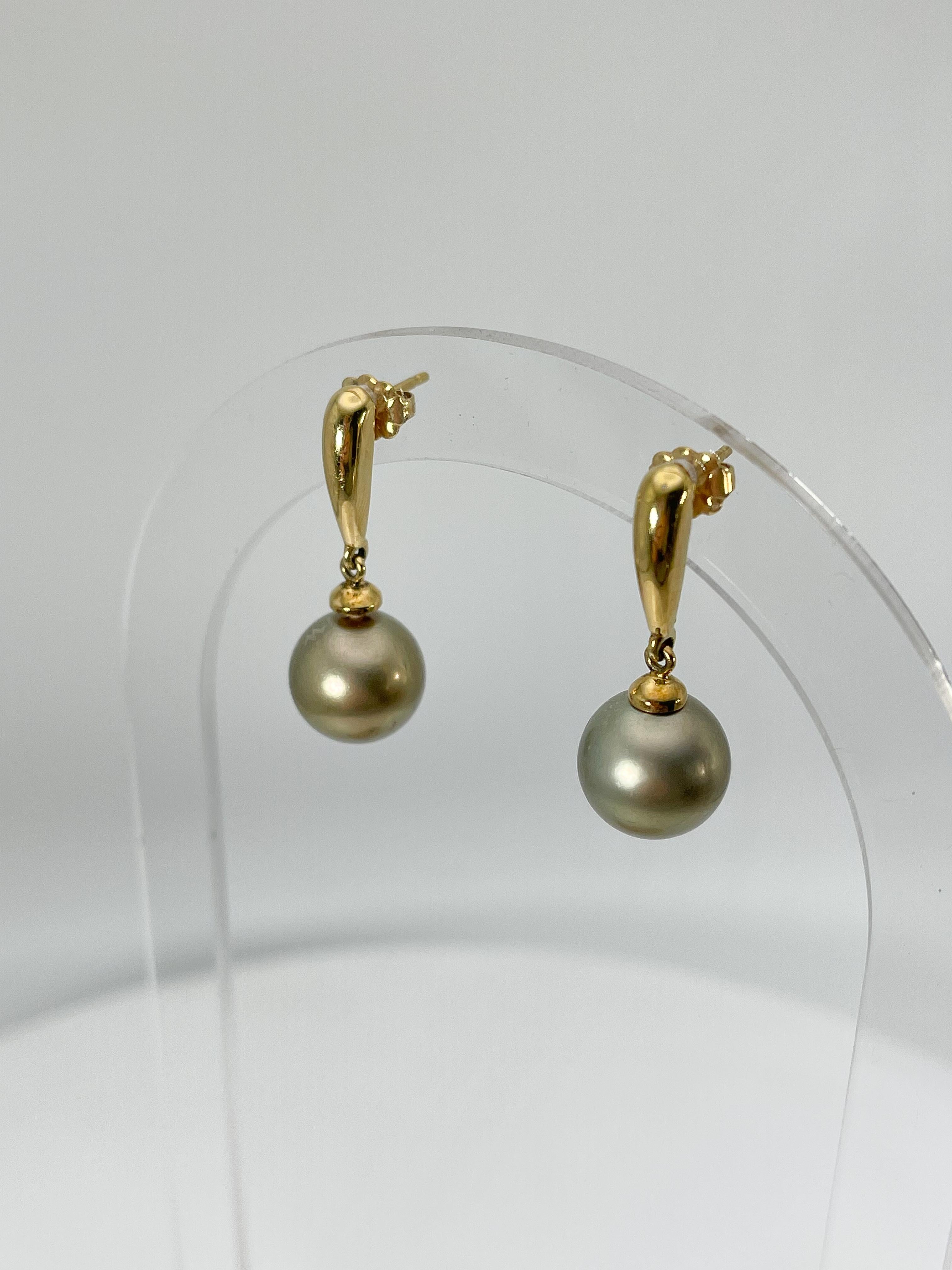 18K Yellow Gold Tahitian Pearl Drop Earrings In Excellent Condition For Sale In Stuart, FL