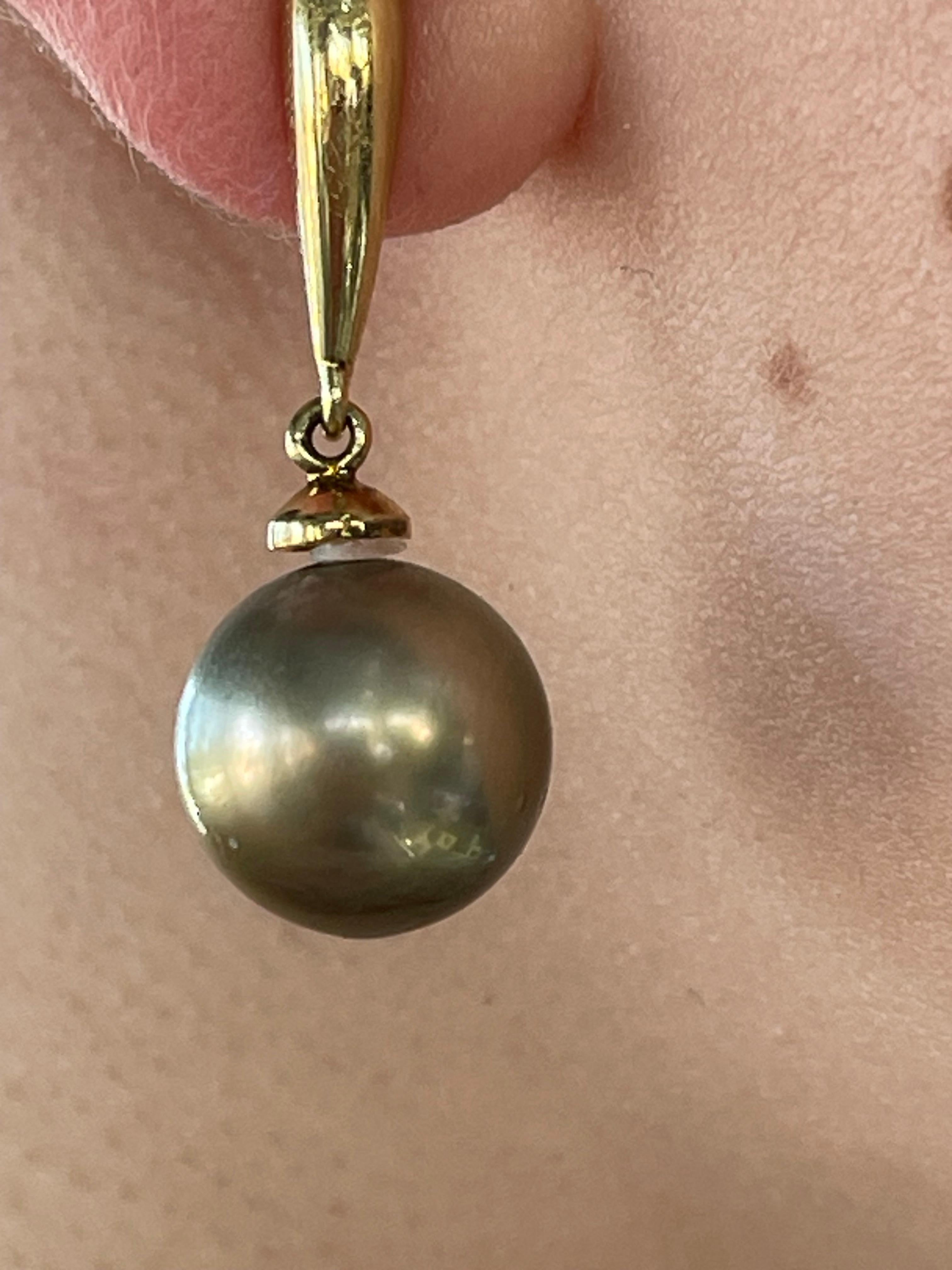 Boucles d'oreilles pendantes en or jaune 18K avec perles de Tahiti Pour femmes en vente
