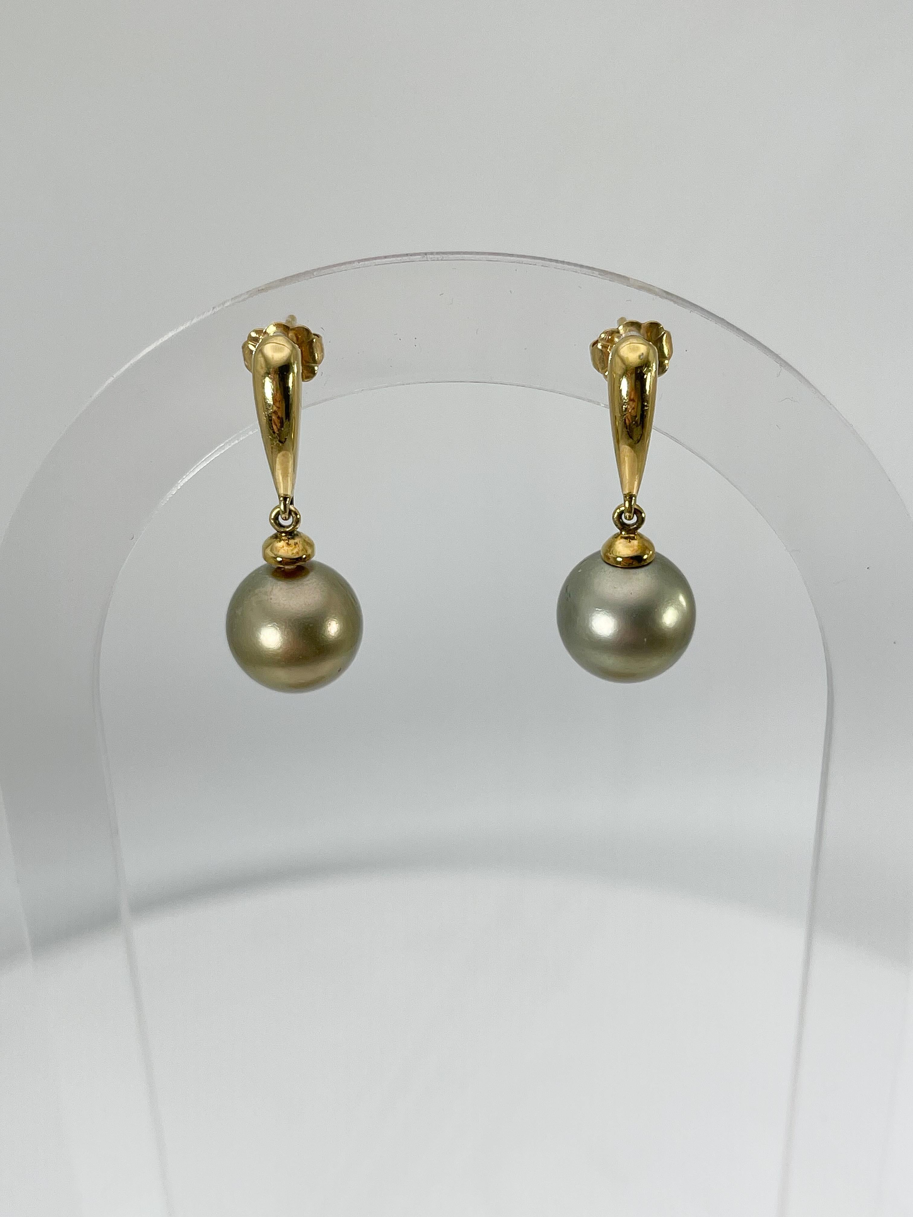 18k yellow gold Tahitian pearl drop earrings. The length of these earrings is 29mm, the diameter of the pearl is 11.1 mm, and the have a total weight of 7.9 grams.