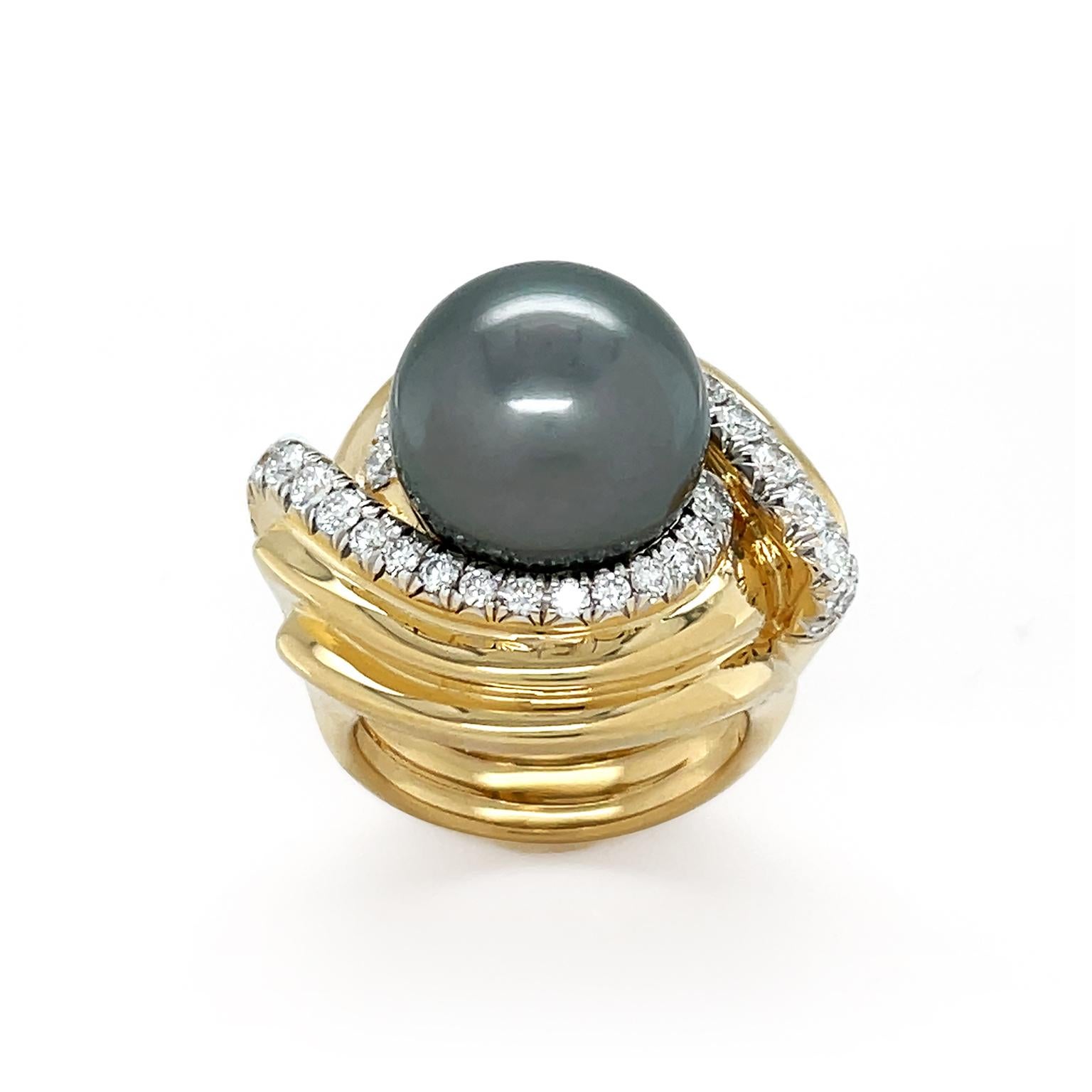 18K Yellow Gold Tahitian Pearl Glamour Swirl Ring with Diamond Accents In New Condition For Sale In New York, NY