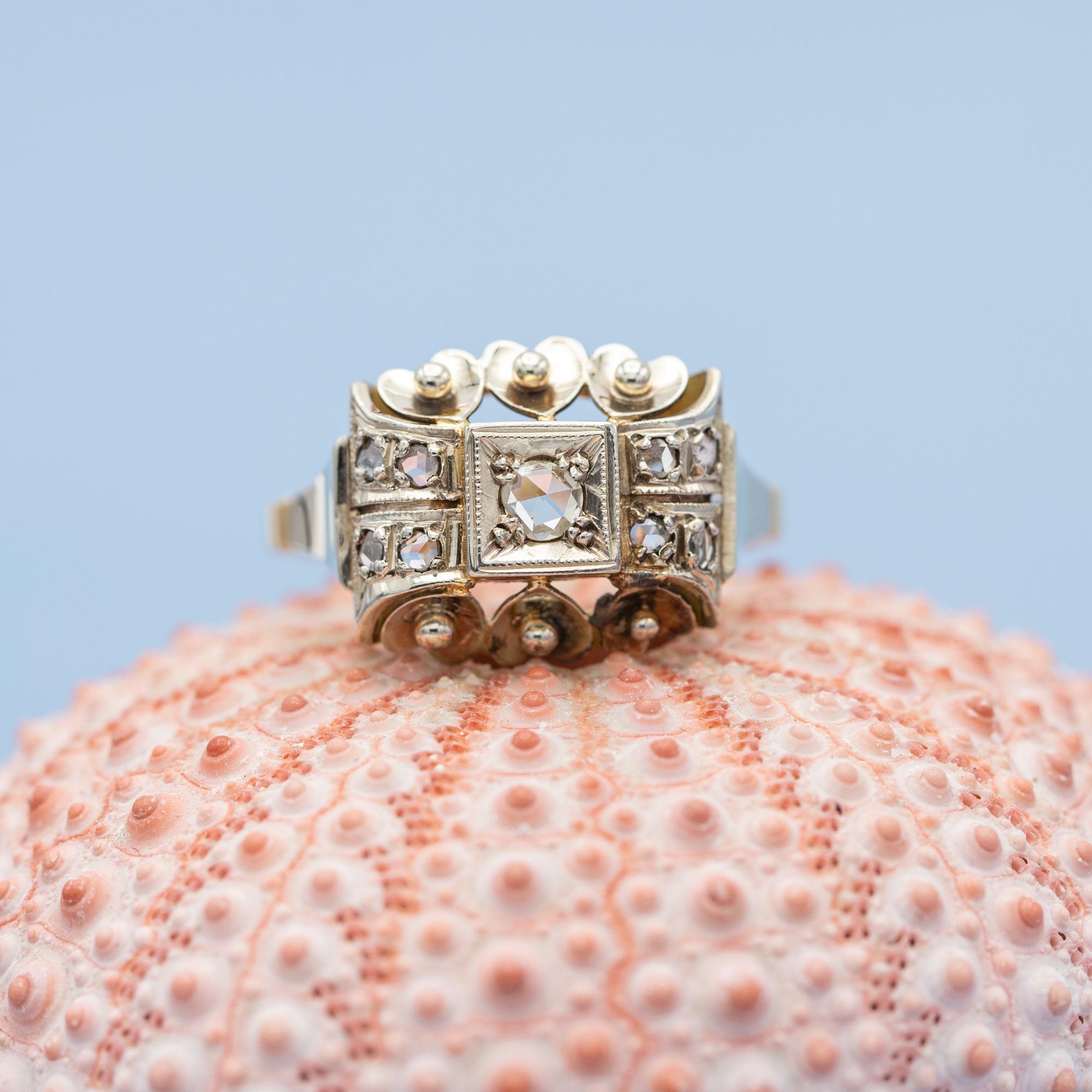 For sale is this exquisite bulky Rose Cut diamond ring. This Tank ring is made in 18 karat Yellow gold and marked with a 0,750 mark and a makers mark. This type of ring is called a Tank ring thanks to to the Tanks of the Second World War. These tank