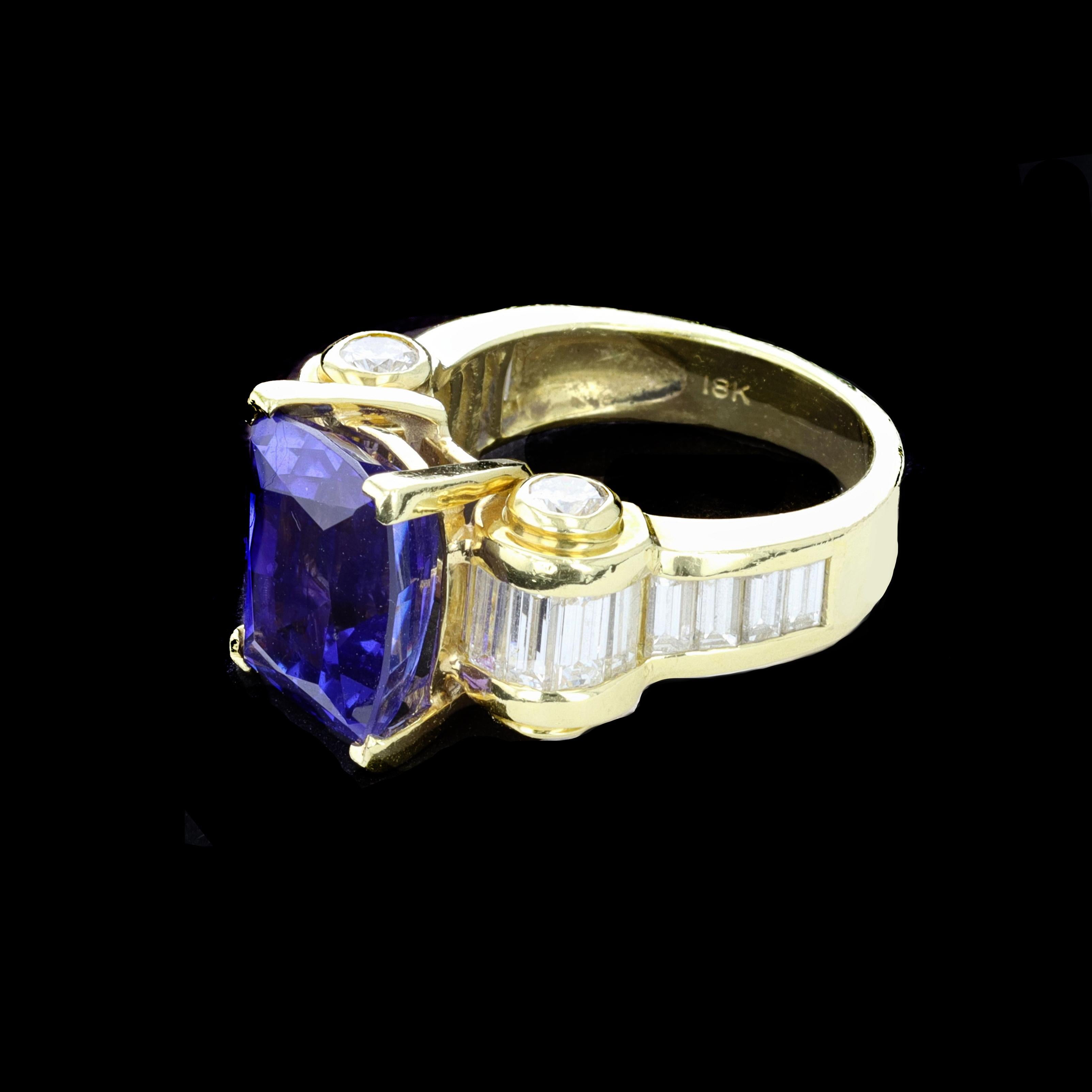 18k Yellow Gold, Tanzanite, and Diamond Cocktail Ring In Excellent Condition In NEW ORLEANS, LA
