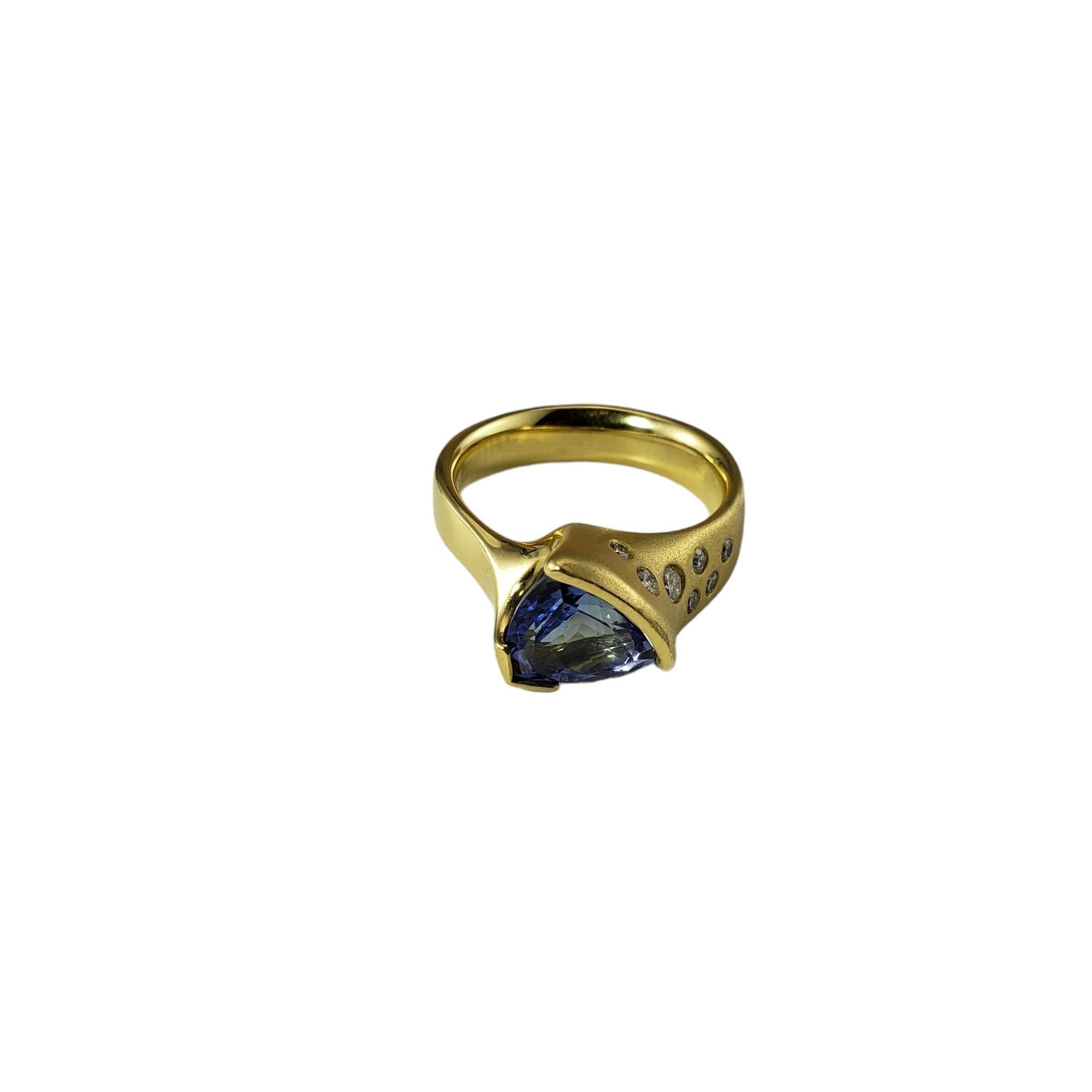 Vintage 18K Yellow Gold Tanzanite and Diamond Ring Size 8

This stunning ring features one triangle cut tanzanite (9.5 mm x 9.4 mm) and seven round brilliant cut diamonds set in classic 18K yellow gold.  Shank: 4 mm.

Tanzanite weight: 3.0
