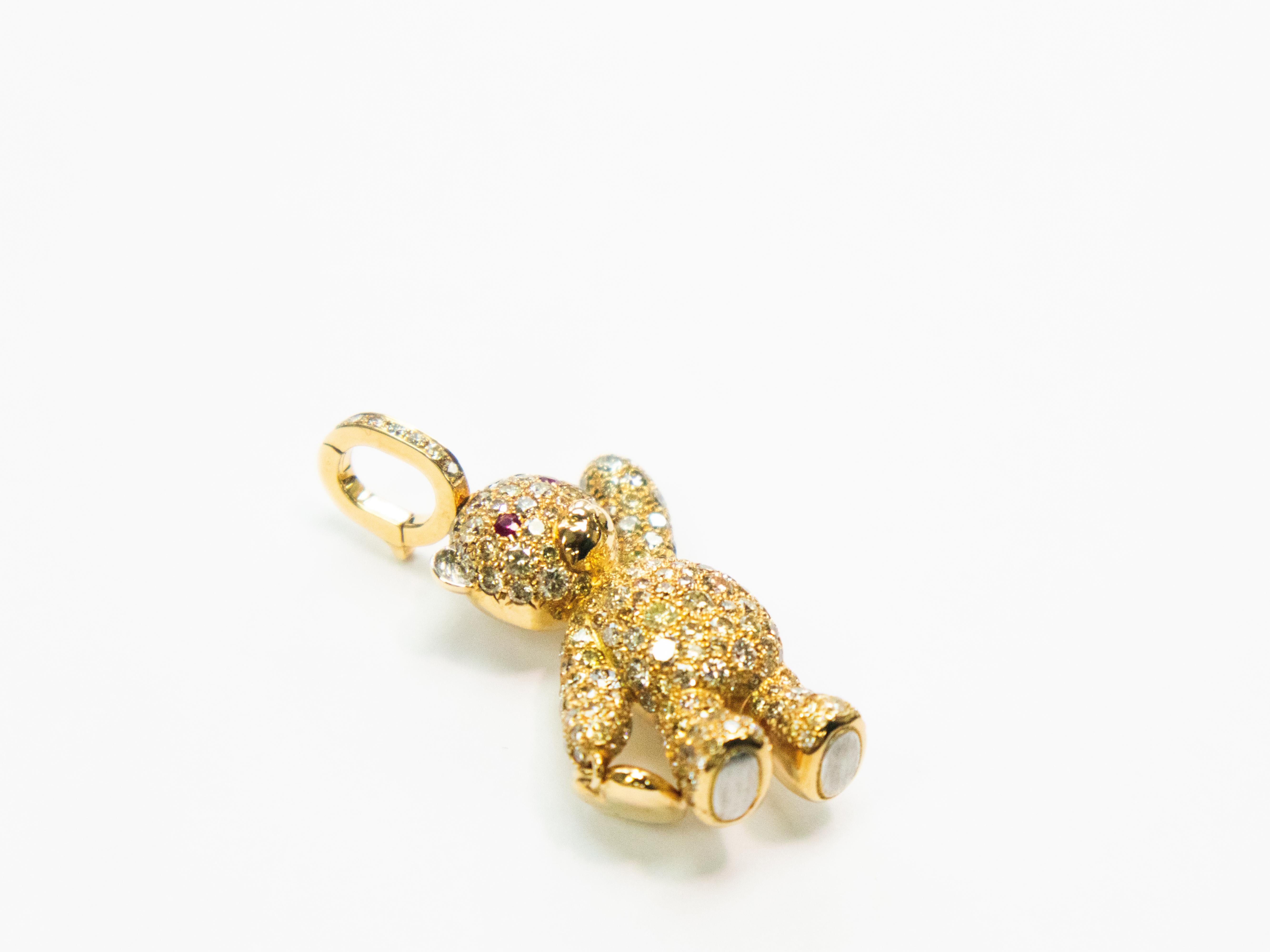 Colgante Oso de Peluche de Oro Amarillo de 18 K con Diamantes Naturales en Nuevo estado para la venta en Hong Kong, HK