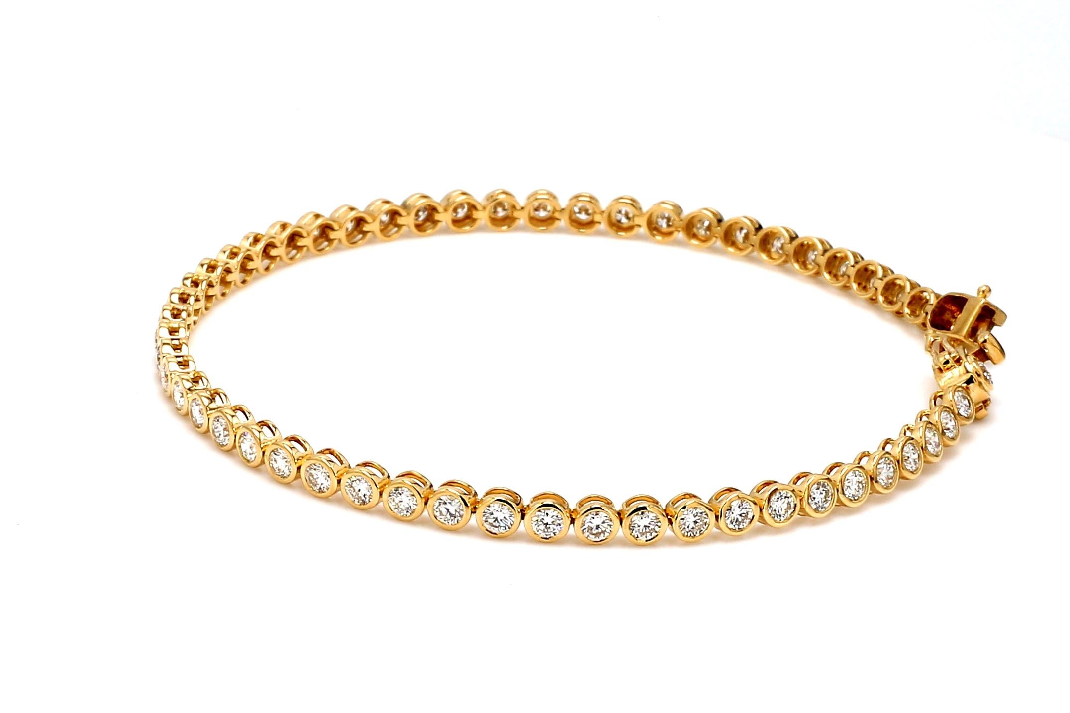 Pulsera de tenis de oro amarillo de 18 quilates Diamante natural engastado en bisel con un total de 2,25 quilates Contemporáneo en venta