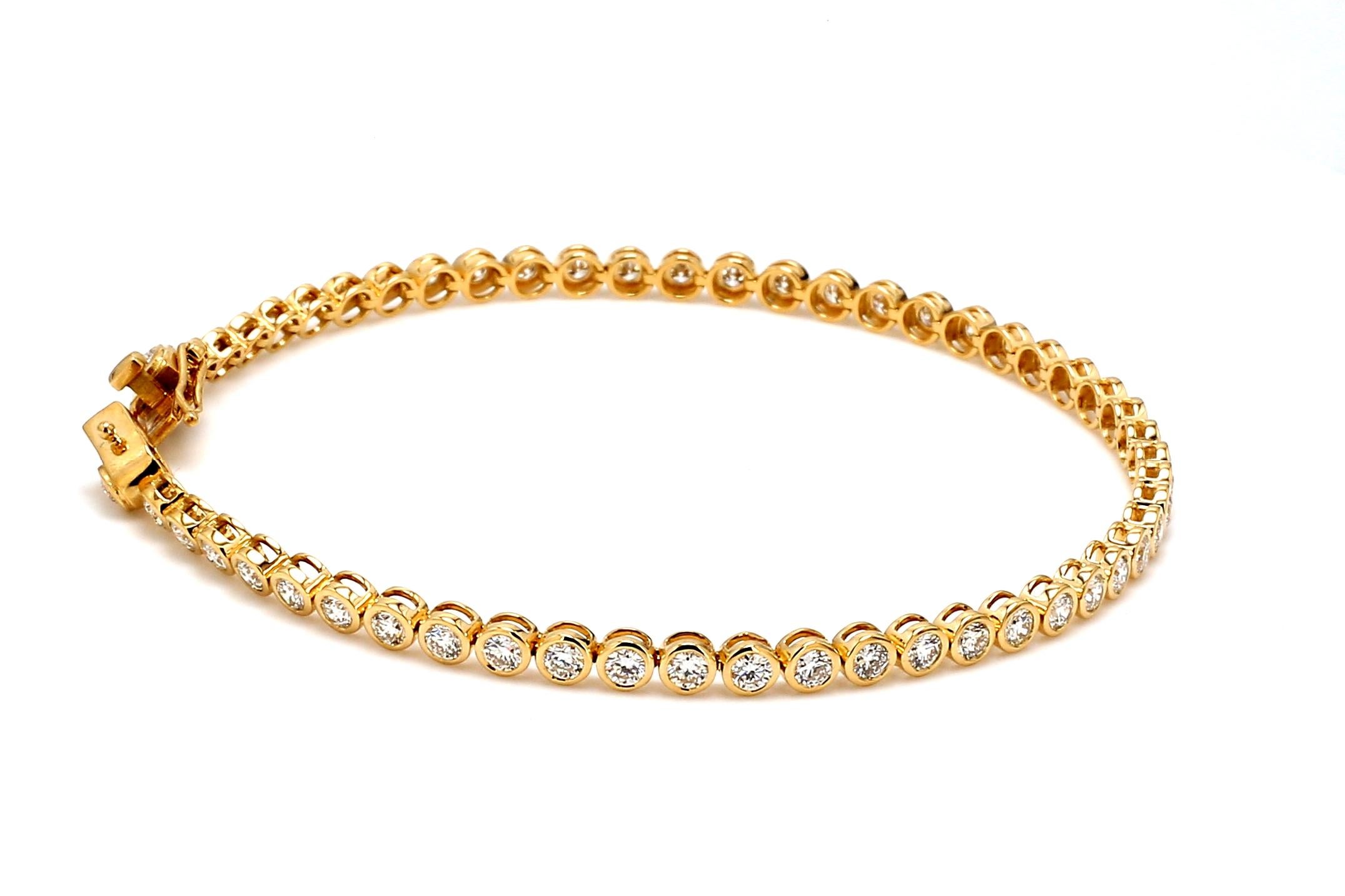 Pulsera de tenis de oro amarillo de 18 quilates Diamante natural engastado en bisel con un total de 2,25 quilates Corte redondo en venta
