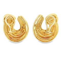 Pendientes de oro amarillo de 18 quilates con textura y estriados de "Henry Dunay"