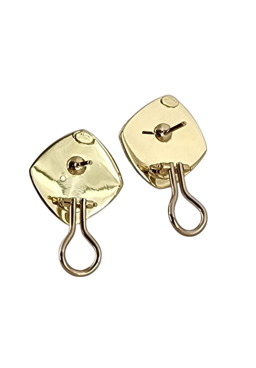 18K Yellow Gold Textured Basket Weave Button Earrings #24009 In condizioni buone in vendita a Washington Depot, CT