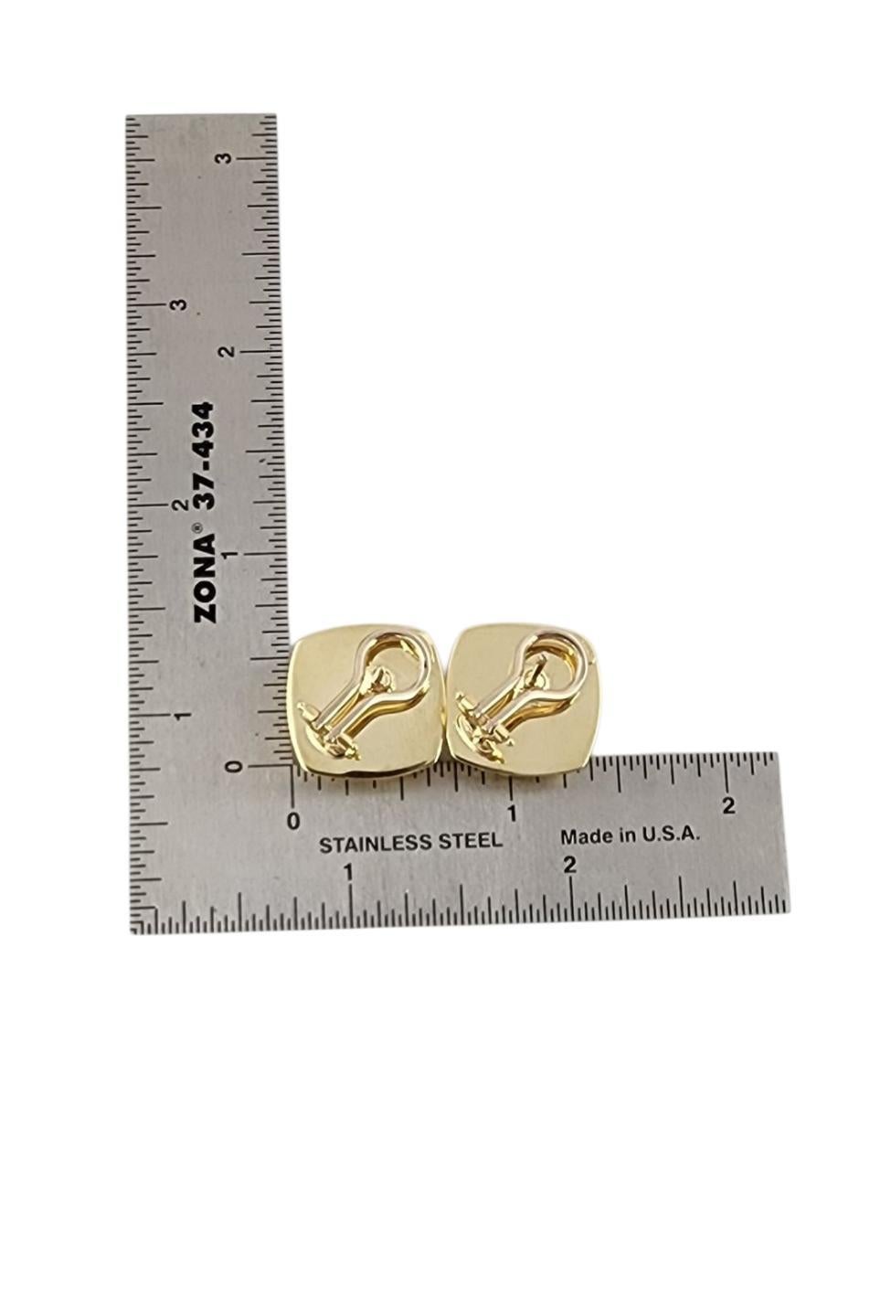 18K Yellow Gold Textured Basket Weave Button Earrings #24009 in vendita 2