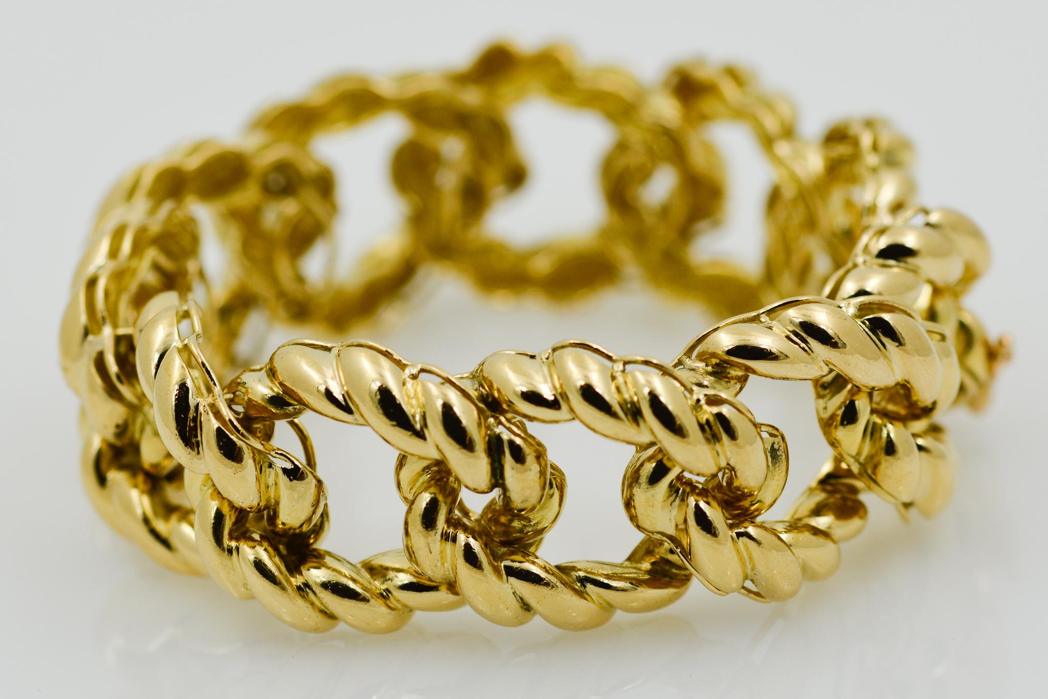 18 Karat Yellow Gold Textured Curb Link Bracelet In Good Condition In Dallas, TX