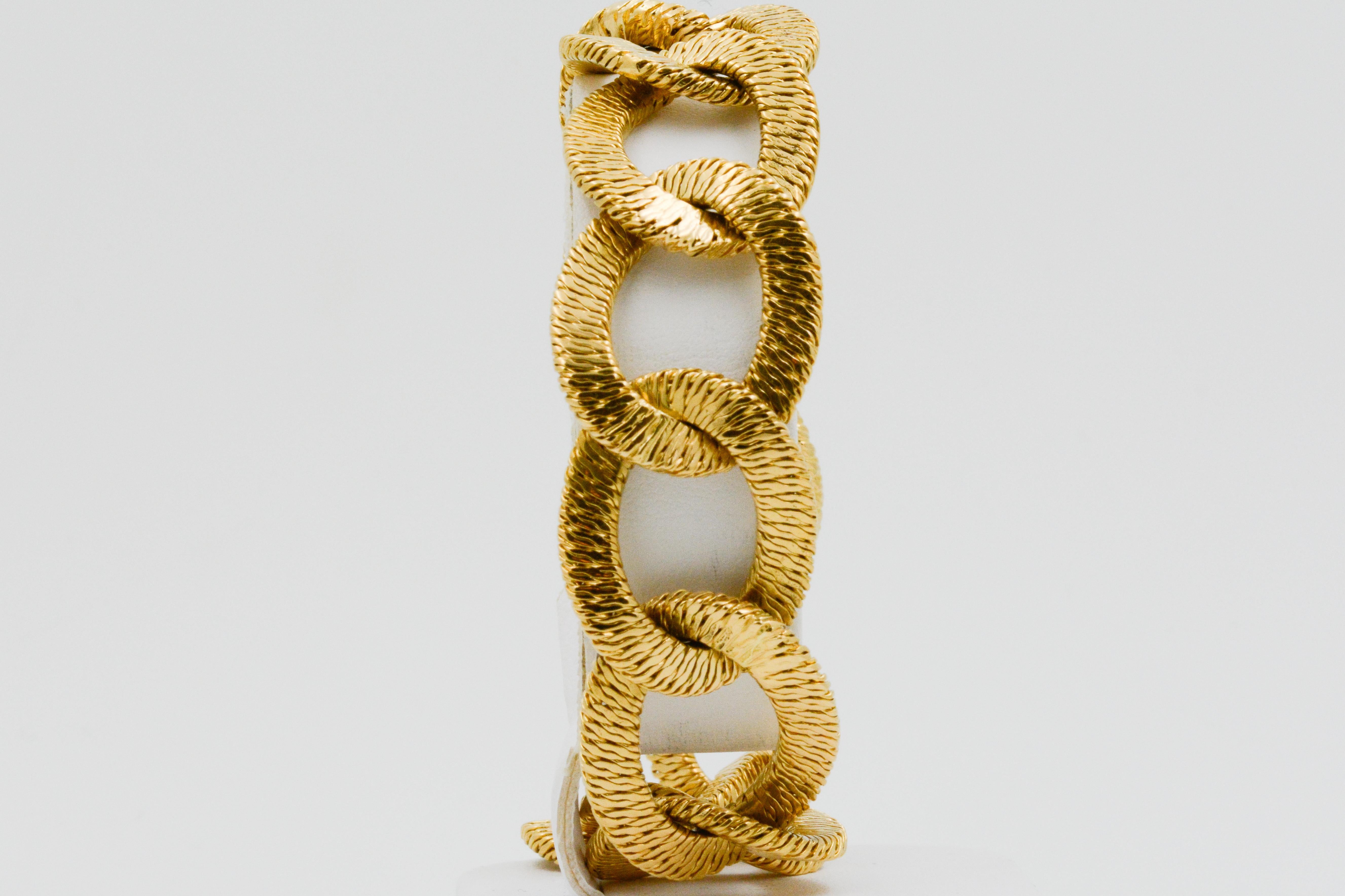 Modern 18 Karat Yellow Gold Textured Curb Link Bracelet