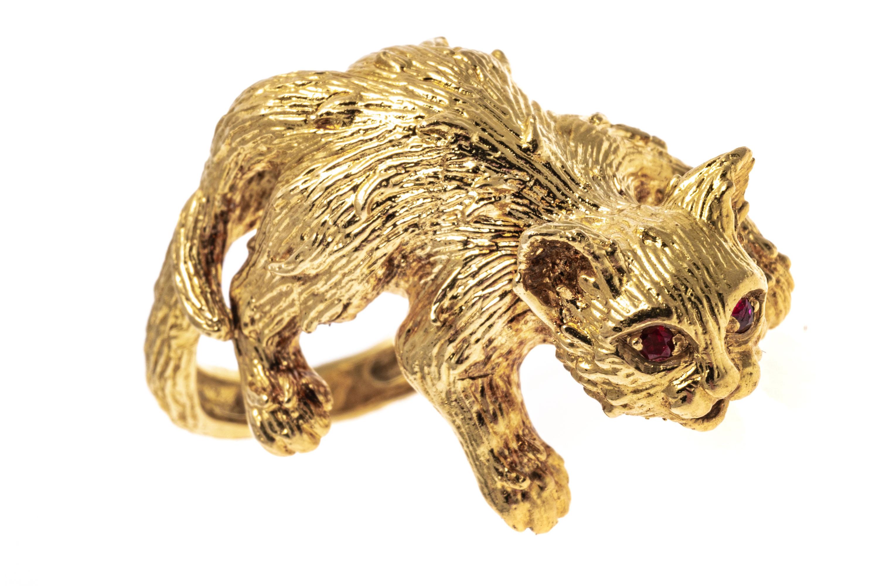 18k Yellow Gold Textured Figural Kitten Ring In Good Condition For Sale In Southport, CT