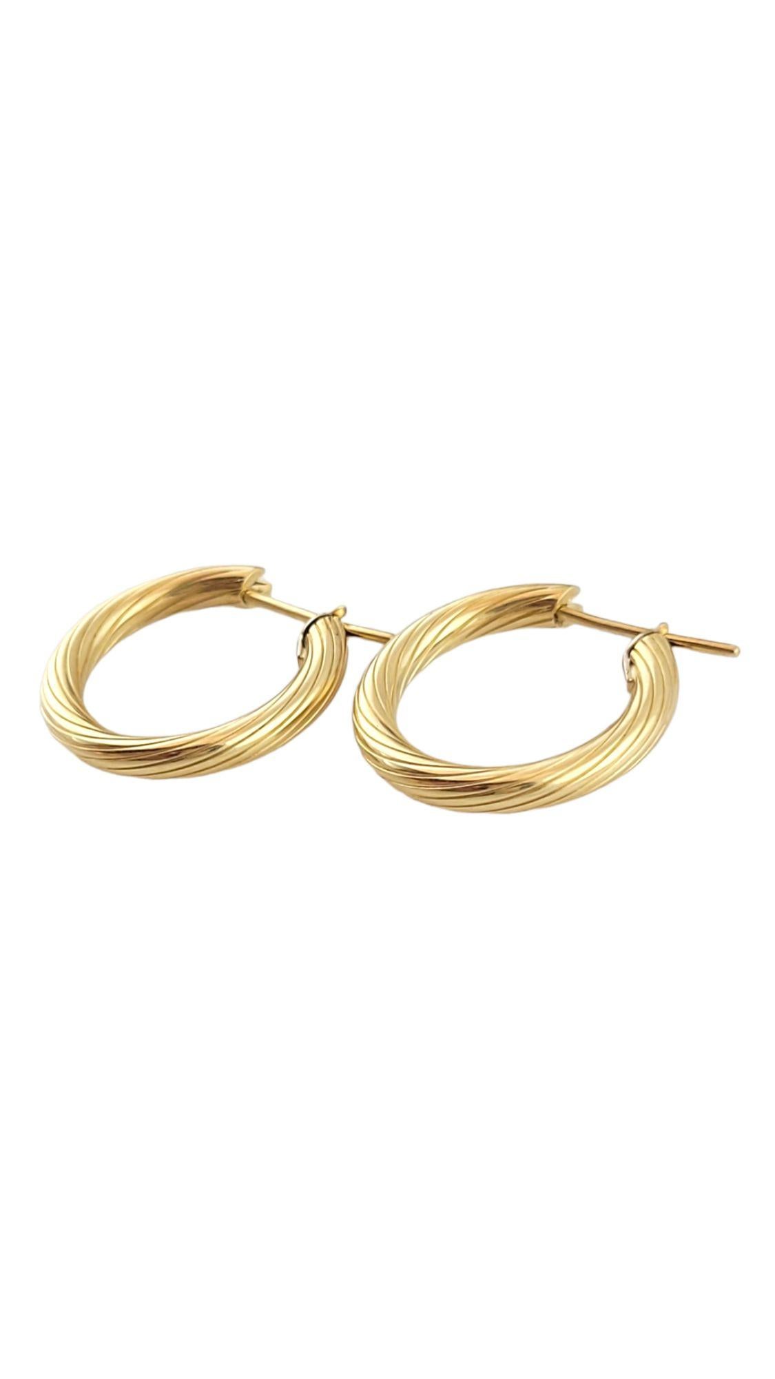 Gorgeous set of 18K gold hoops with a subtle and simple twisted texture!

Size: 20mm X 20.5mm X 3mm

Weight: 2.57 g/ 1.6 dwt

Hallmark: 750-TEC-ITALY

Very good condition, professionally polished.

Will come packaged in a gift box or pouch (when