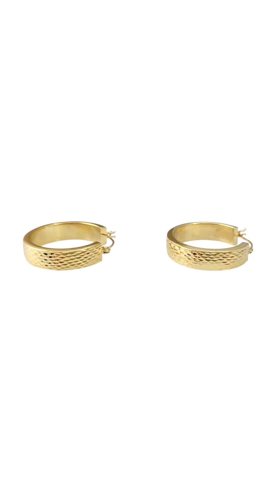 18K Yellow Gold Textured Hoop Earrings #21737 For Sale 1