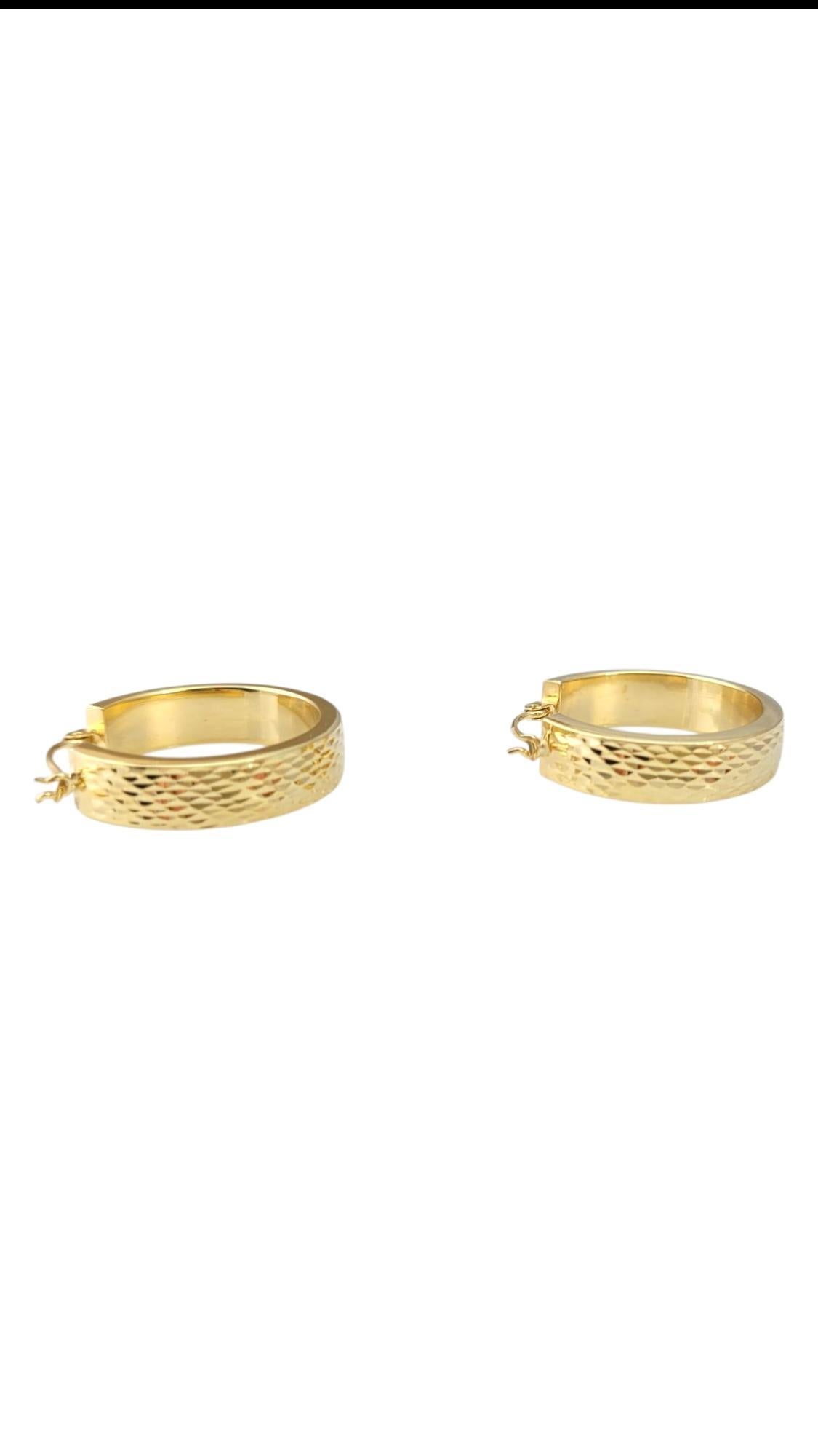 18K Yellow Gold Textured Hoop Earrings #21737 For Sale 2