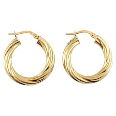 Anneaux texturés en or jaune 18K