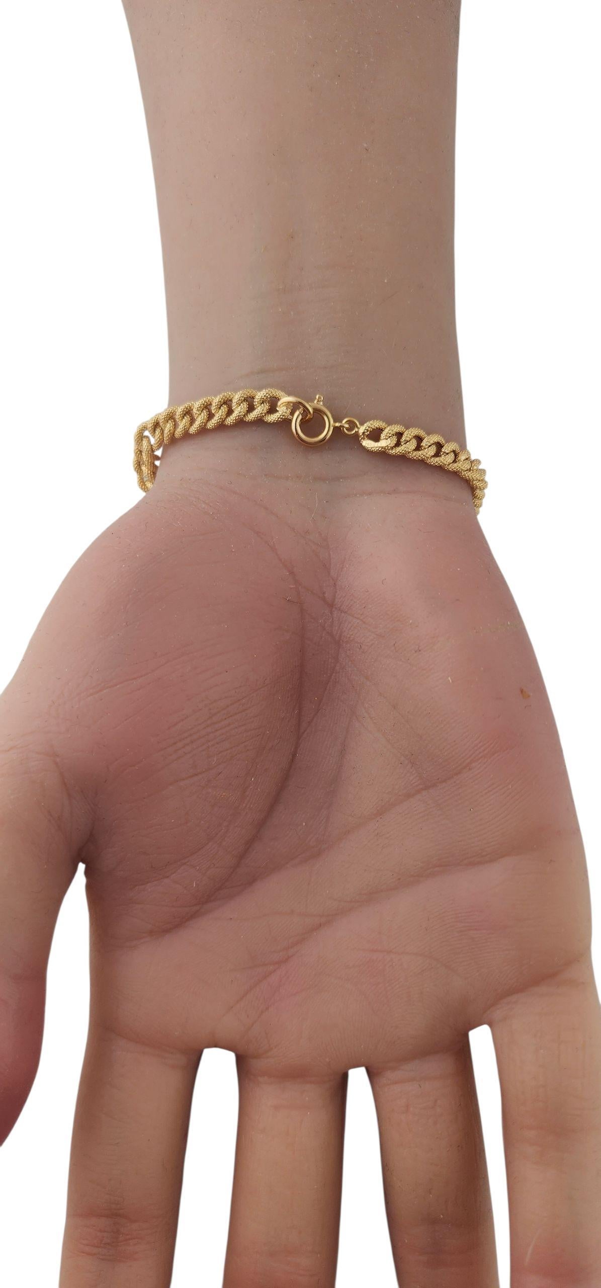 18k Gelbgold Strukturiertes A Link Armband #23193 Damen im Angebot