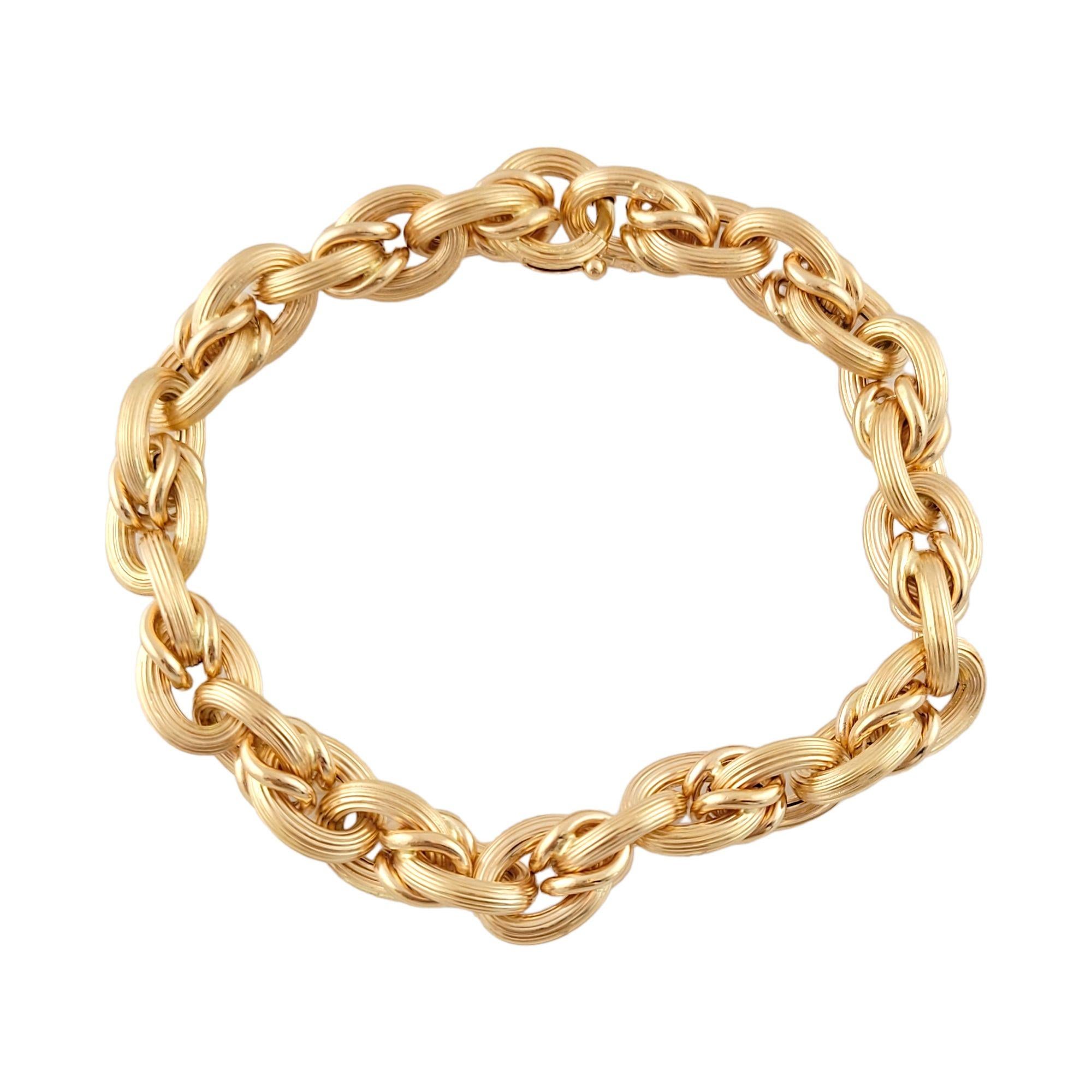 Vintage 18K Yellow Gold Textured Link Bracelet

This gorgeous 18K yellow gold bracelet has it's own unique textured touch!

Chain Length: 8.5