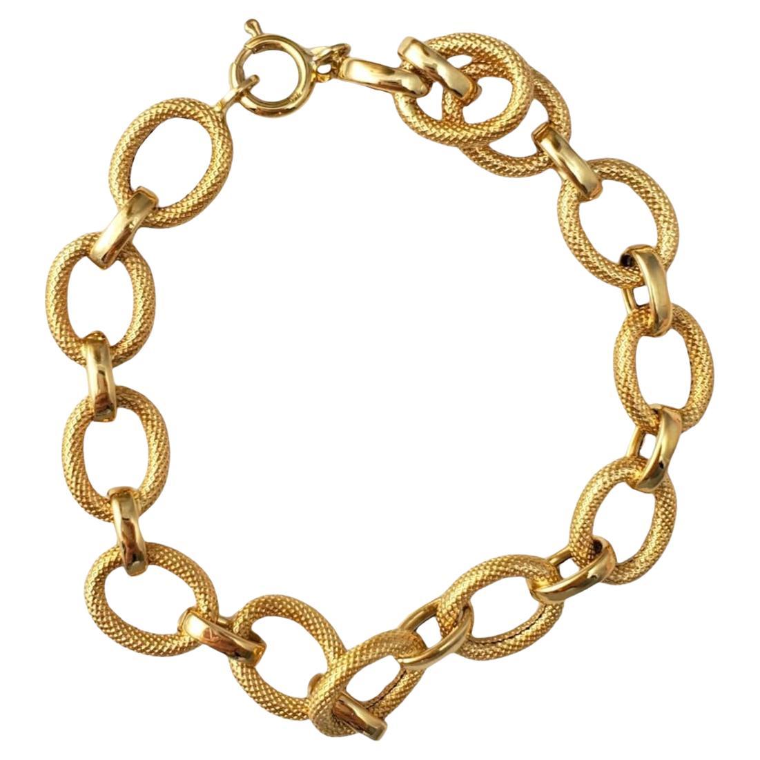 Vintage 18K Yellow Gold Link Chain Bracelet- 

This stylish accessory features chic interlocked links. 

Bracelet length: 7 Inches

Approx. 9mm wide

Weight:  4.8 dwt. /  7.47 gr.

Stamped 750

Very good condition, professionally polished.

Will