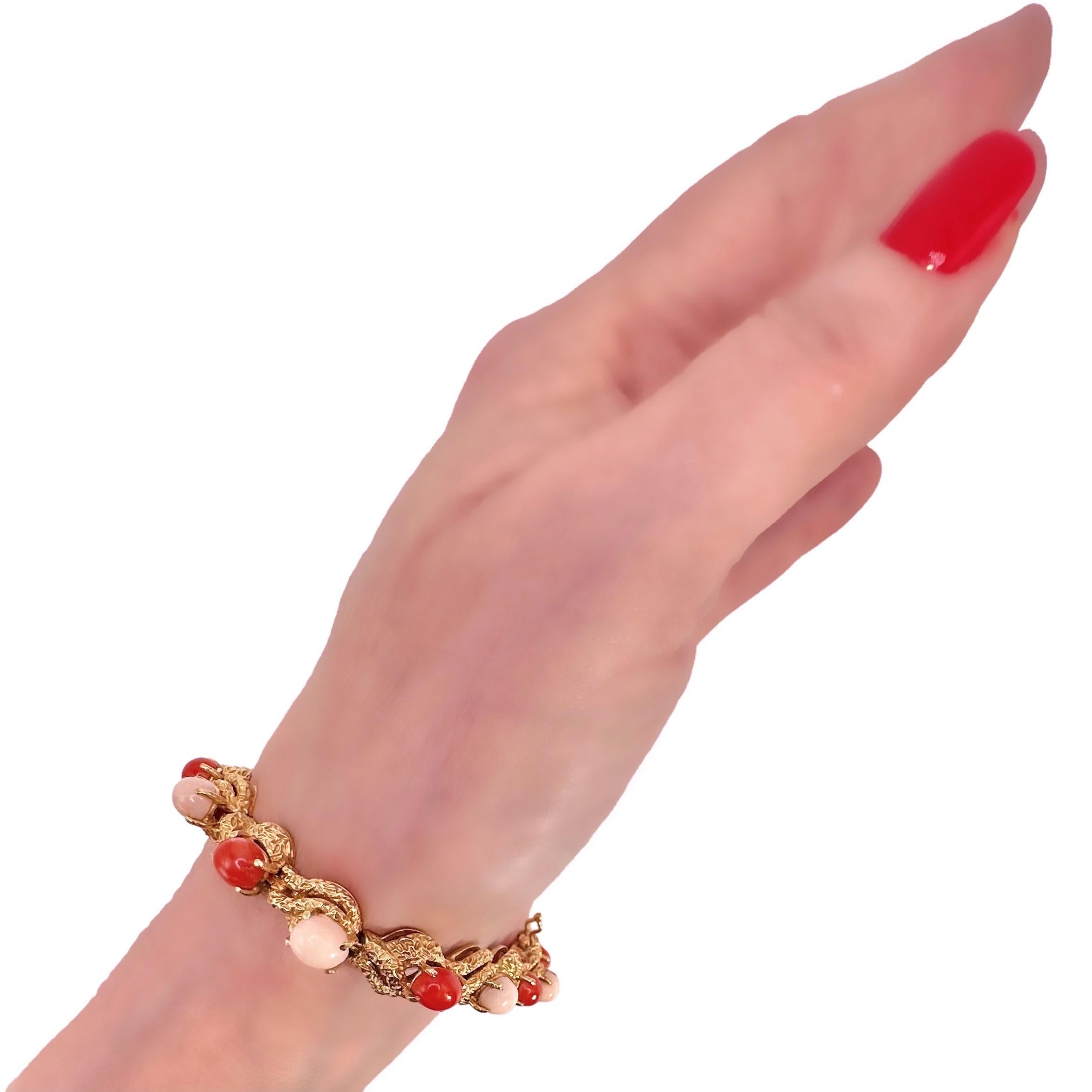18K Yellow Gold Textured Link Orange Coral and Angel Skin Coral Casual Bracelet For Sale 2