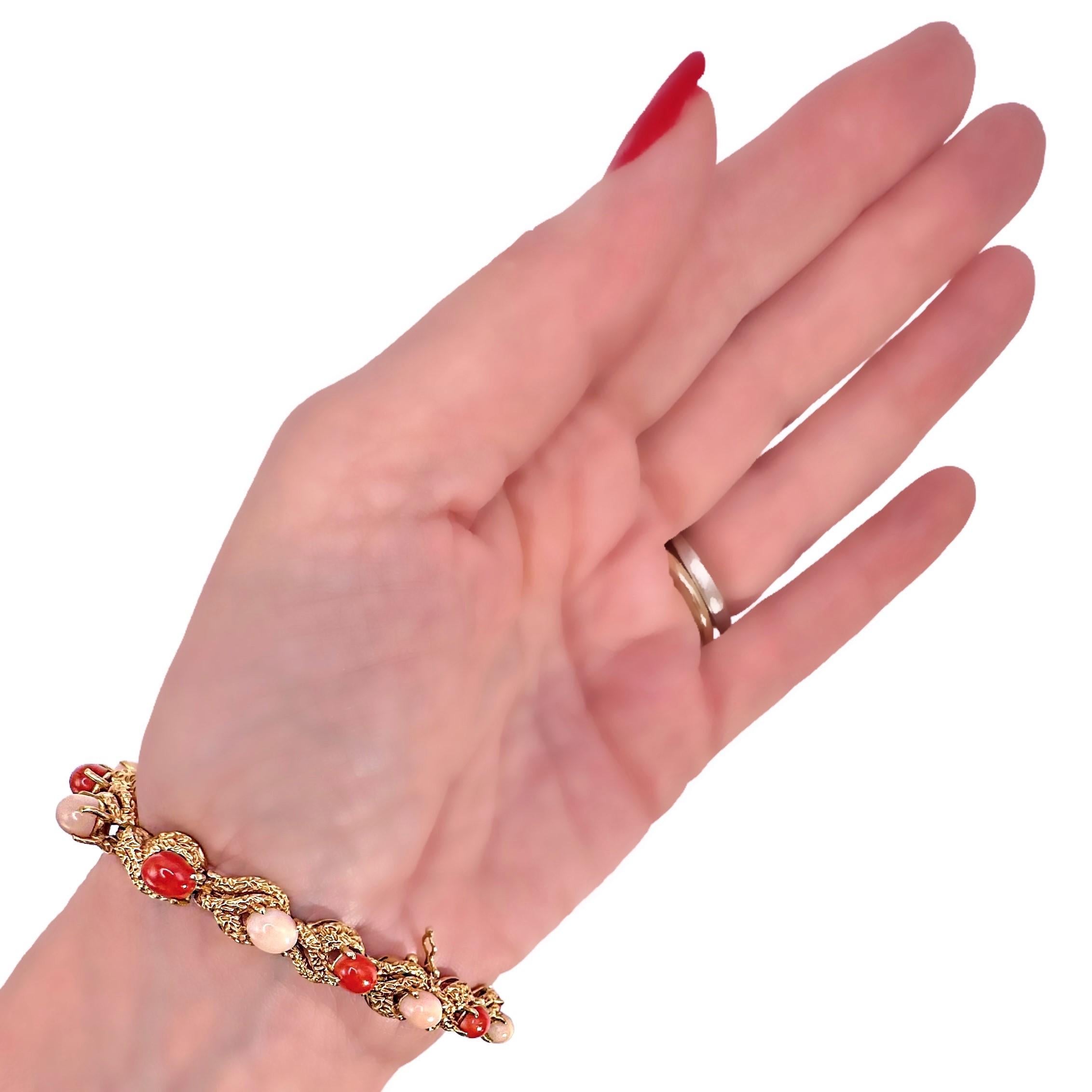 18K Yellow Gold Textured Link Orange Coral and Angel Skin Coral Casual Bracelet For Sale 3