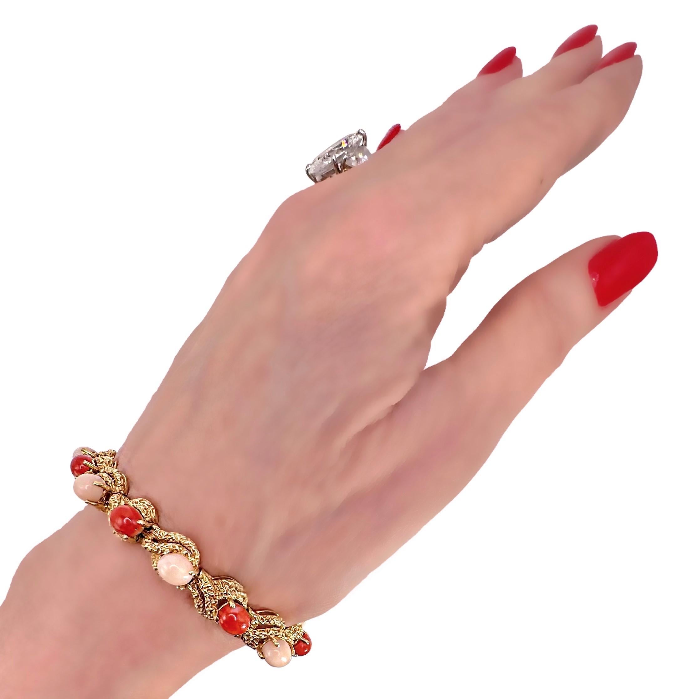 18K Yellow Gold Textured Link Orange Coral and Angel Skin Coral Casual Bracelet For Sale 1