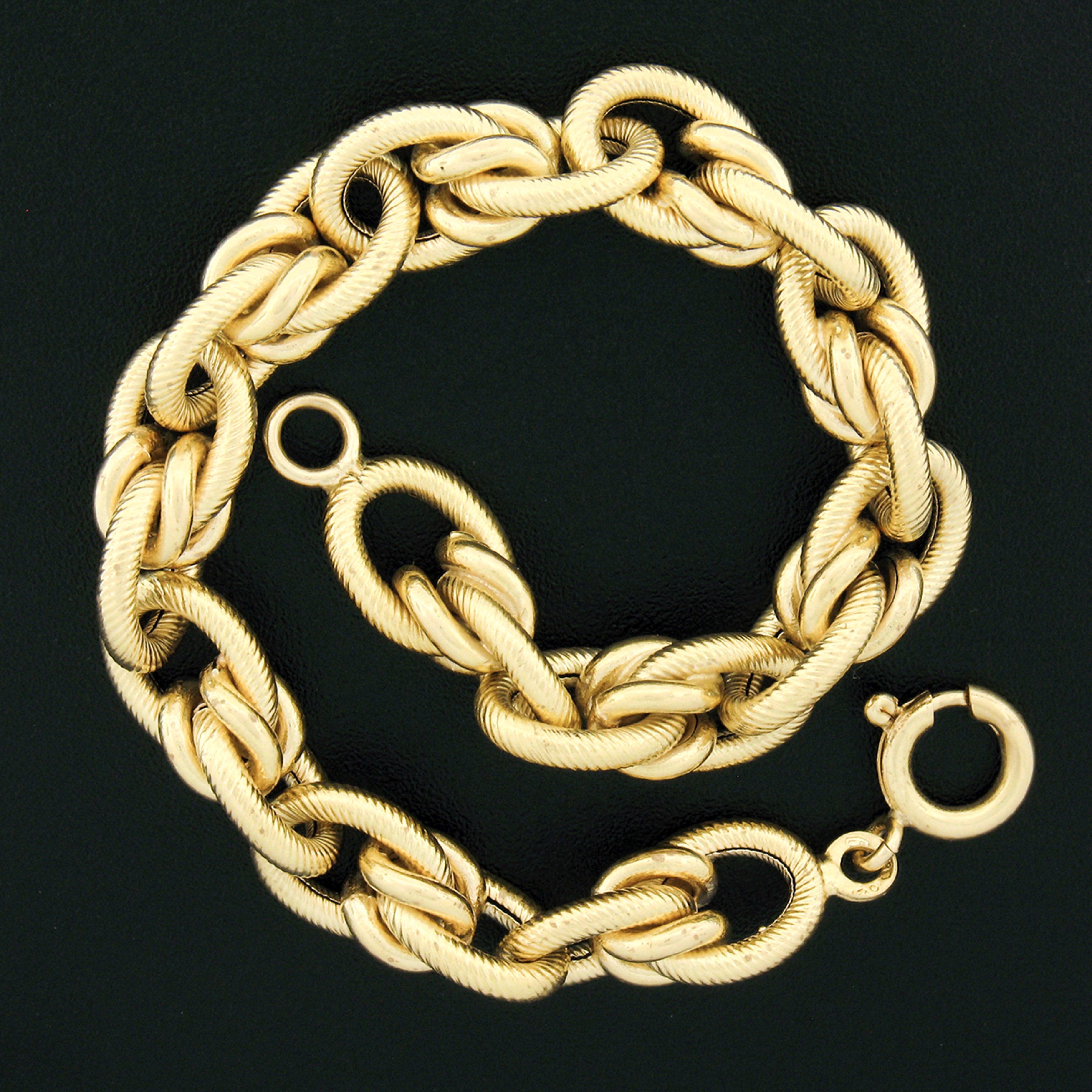 18k Gelbgold strukturiert & poliert ineinandergreifende längliche ovale Link-Armband im Zustand „Hervorragend“ in Montclair, NJ