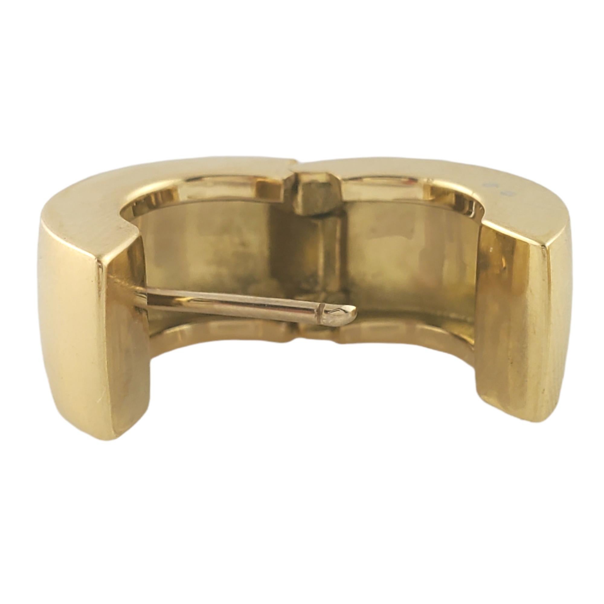 Vintage 18K Gelbgold Huggie Hoop Ohrringe

Wunderschönes Paar Huggie Hoops aus 18 Karat Gold!

Größe: 15 mm X 15 mm X 7 mm

Gewicht: 13,7 g/ 8,8 dwt

Punze: 750 485 XL

Sehr guter Zustand, professionell poliert.

Wird in einem Geschenkkarton
