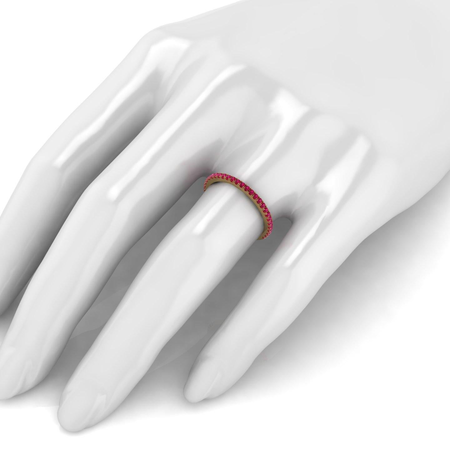 Bague à anneau empilable en or jaune 18 carats avec pavé de rubis fin Neuf - En vente à New York, NY