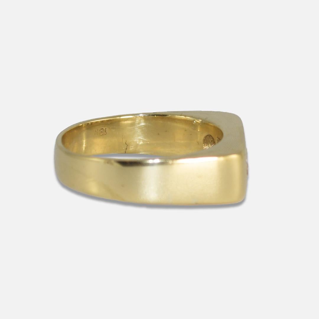 Round Cut 18K Yellow Gold Three-Diamond Ring 0.95ct For Sale