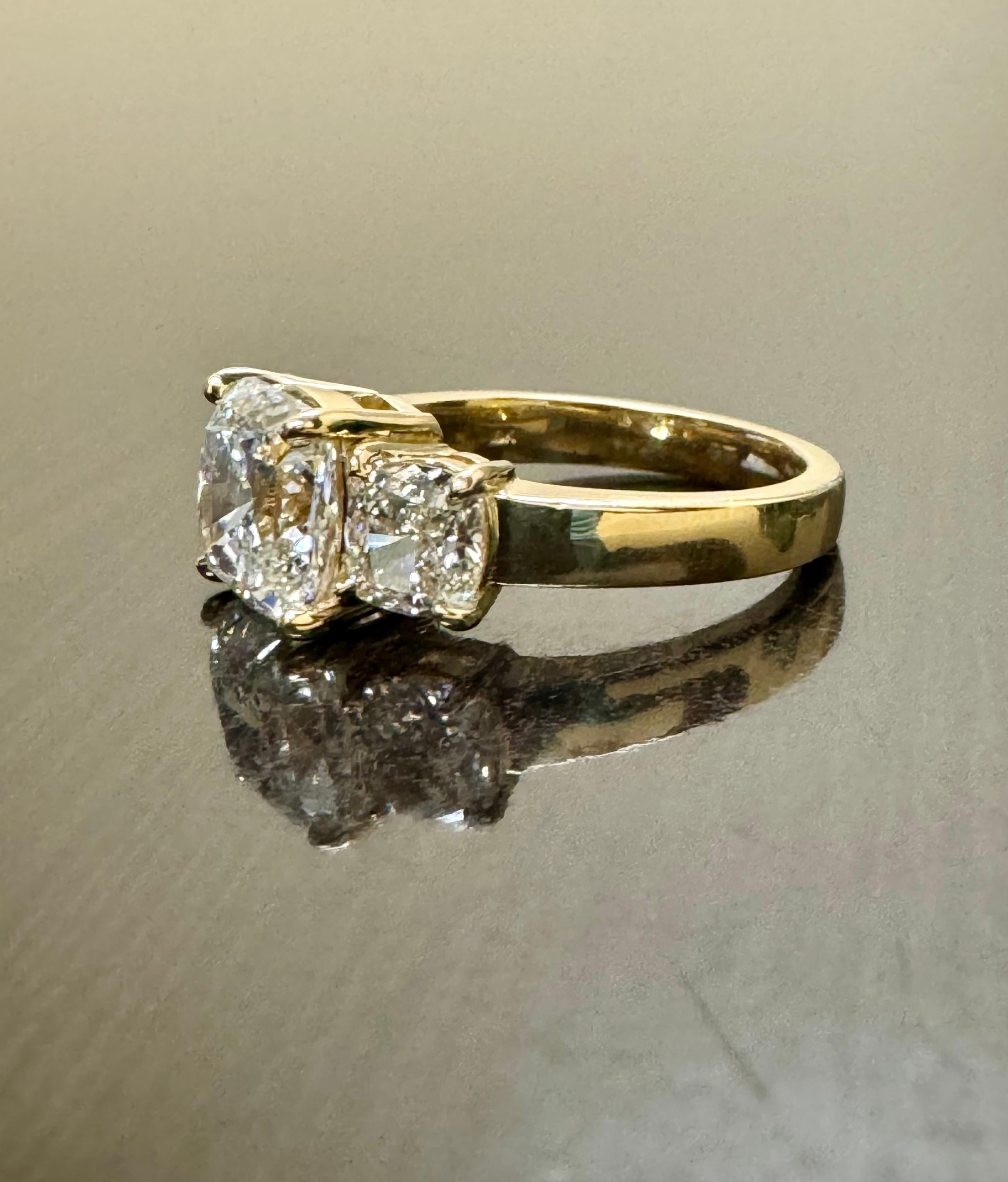 Or jaune 18K, trois pierres  Bague de fiançailles en diamant taille coussin de 4.84 carat GIA en vente 6
