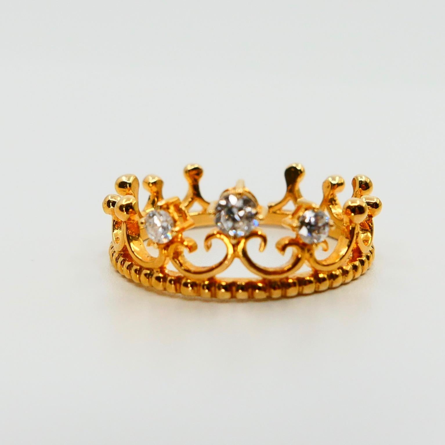 18 Karat Gold Three-Stone Crown Ring with Old Mine Cut Diamonds. 0.22 Carat 4