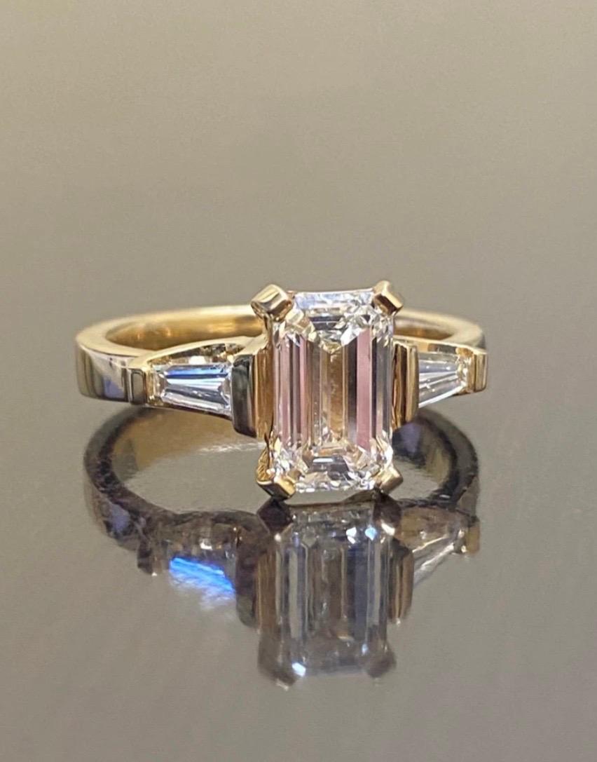 Modern 18K Yellow Gold Three Stone GIA Certified Emerald Cut Diamond Engagement Ring For Sale