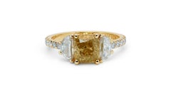 18k Yellow Gold Three Stone Pave Ring w/ 2.82ct Natural Diamonds IGI Certificate