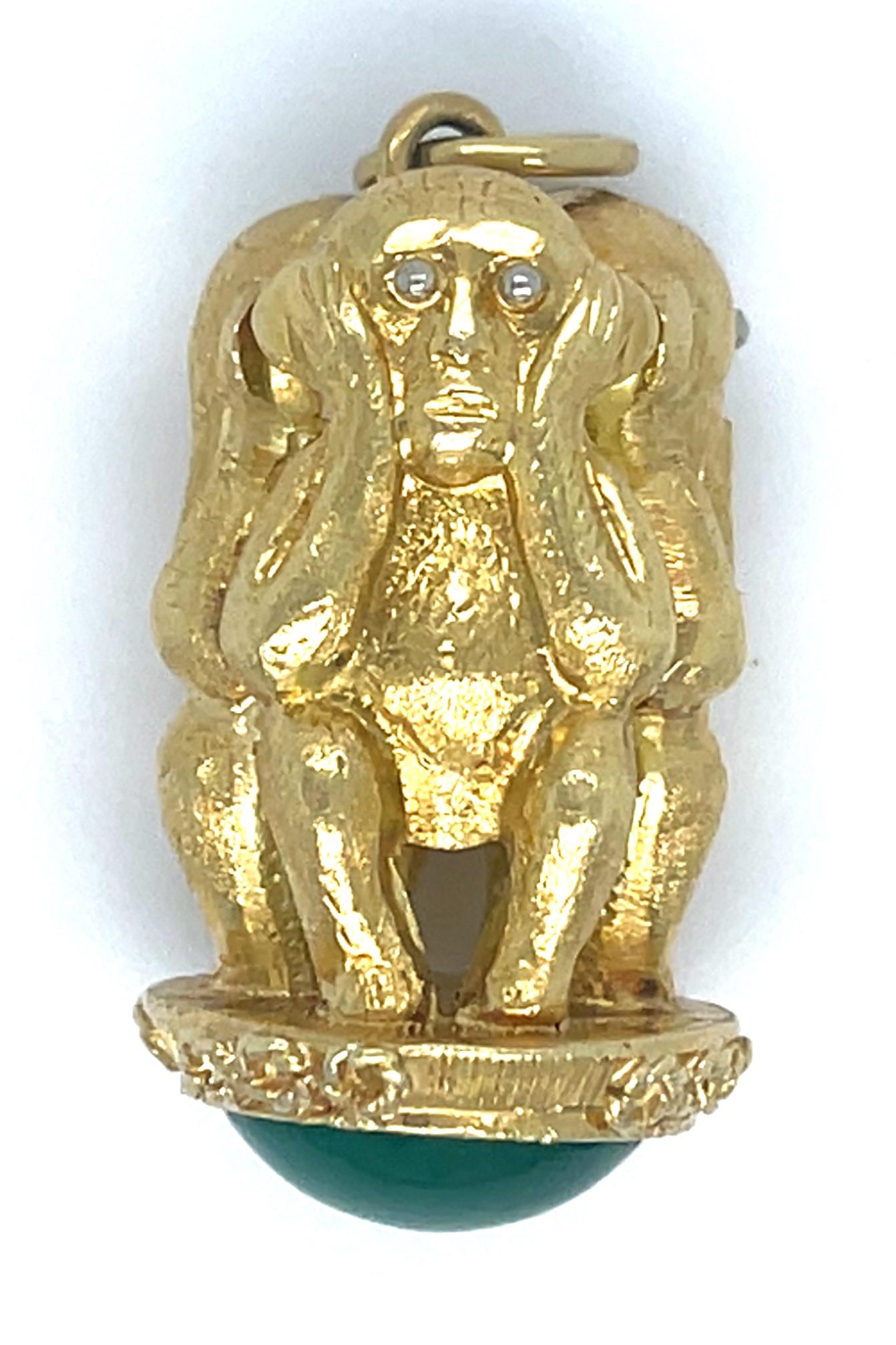 18k Yellow Gold Three Wise Monkeys Charm Pendant with Jade Cabochon Accent For Sale 2