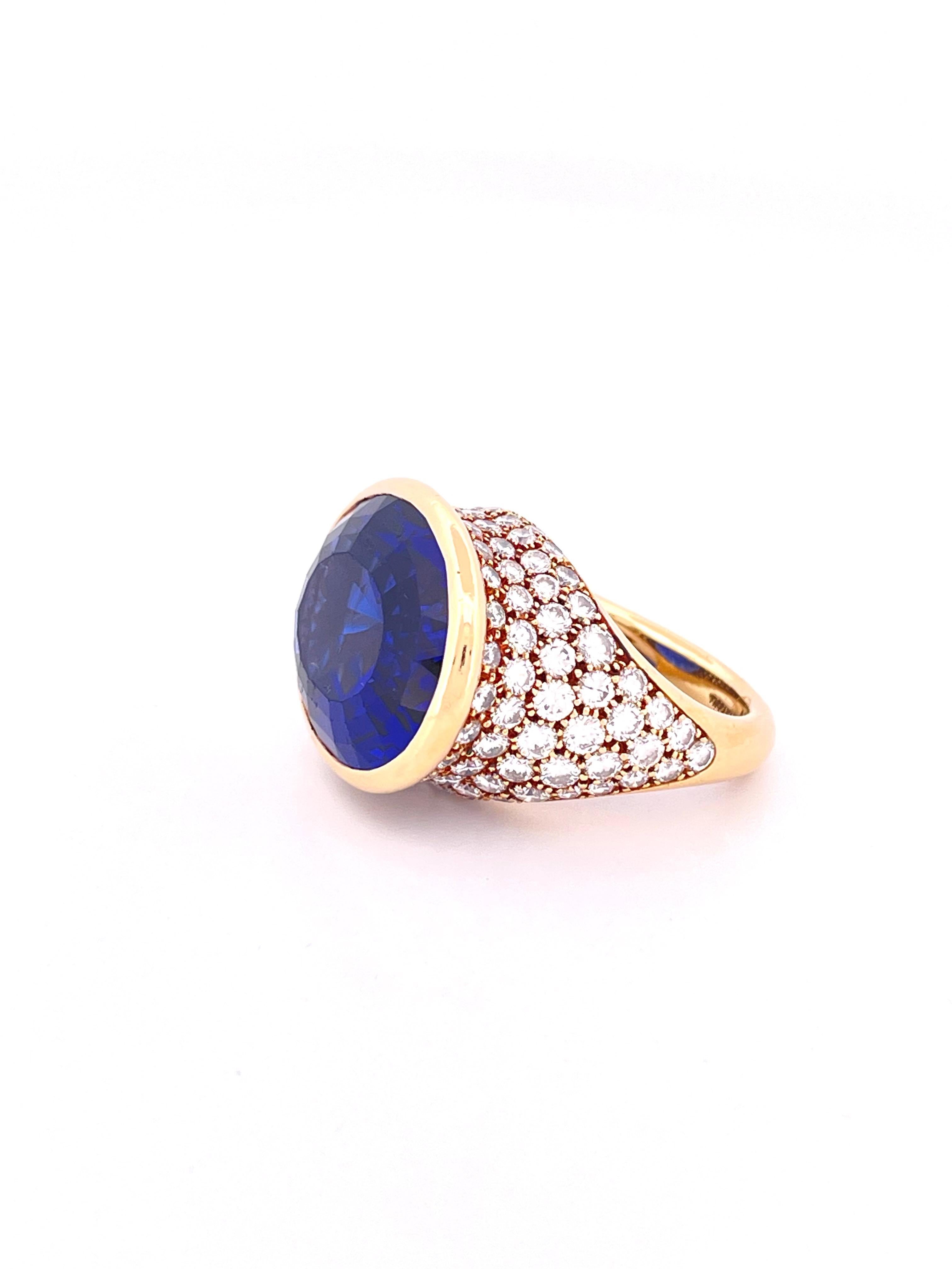 Oro giallo 18k Tiffany 31ctw Tanzanite con 120 diamanti rotondi 4,2ctw VS G-H in vendita 1