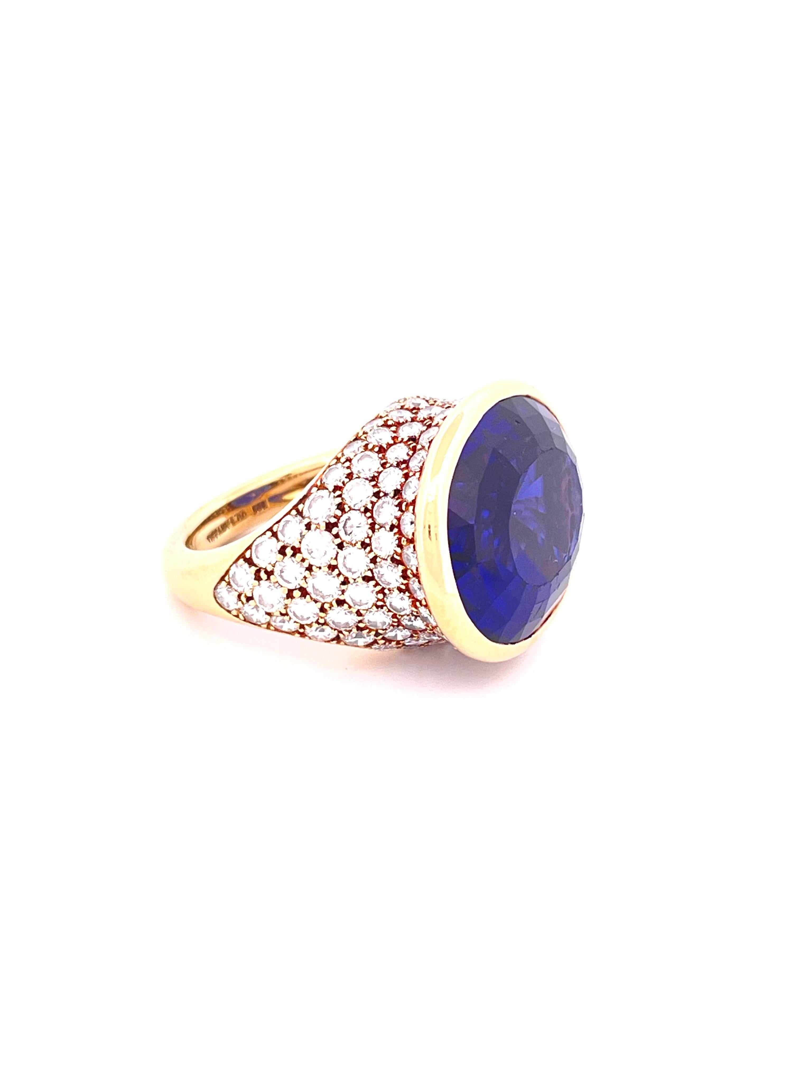 Oro giallo 18k Tiffany 31ctw Tanzanite con 120 diamanti rotondi 4,2ctw VS G-H in vendita 2