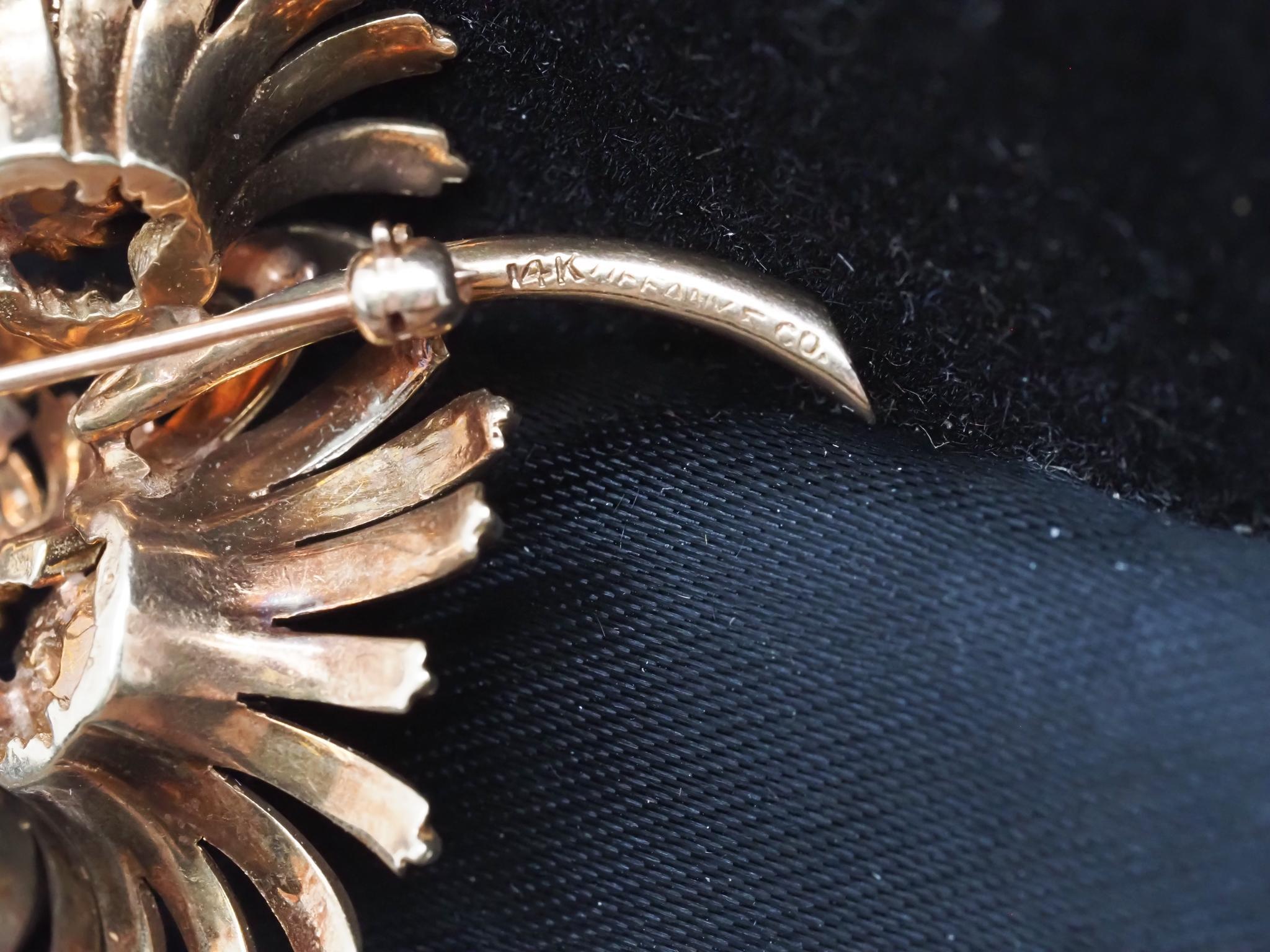 De las mujeres Broche de oro amarillo de 18 quilates Tiffany & Co. 1960 Flor de zafiro Margarita en venta