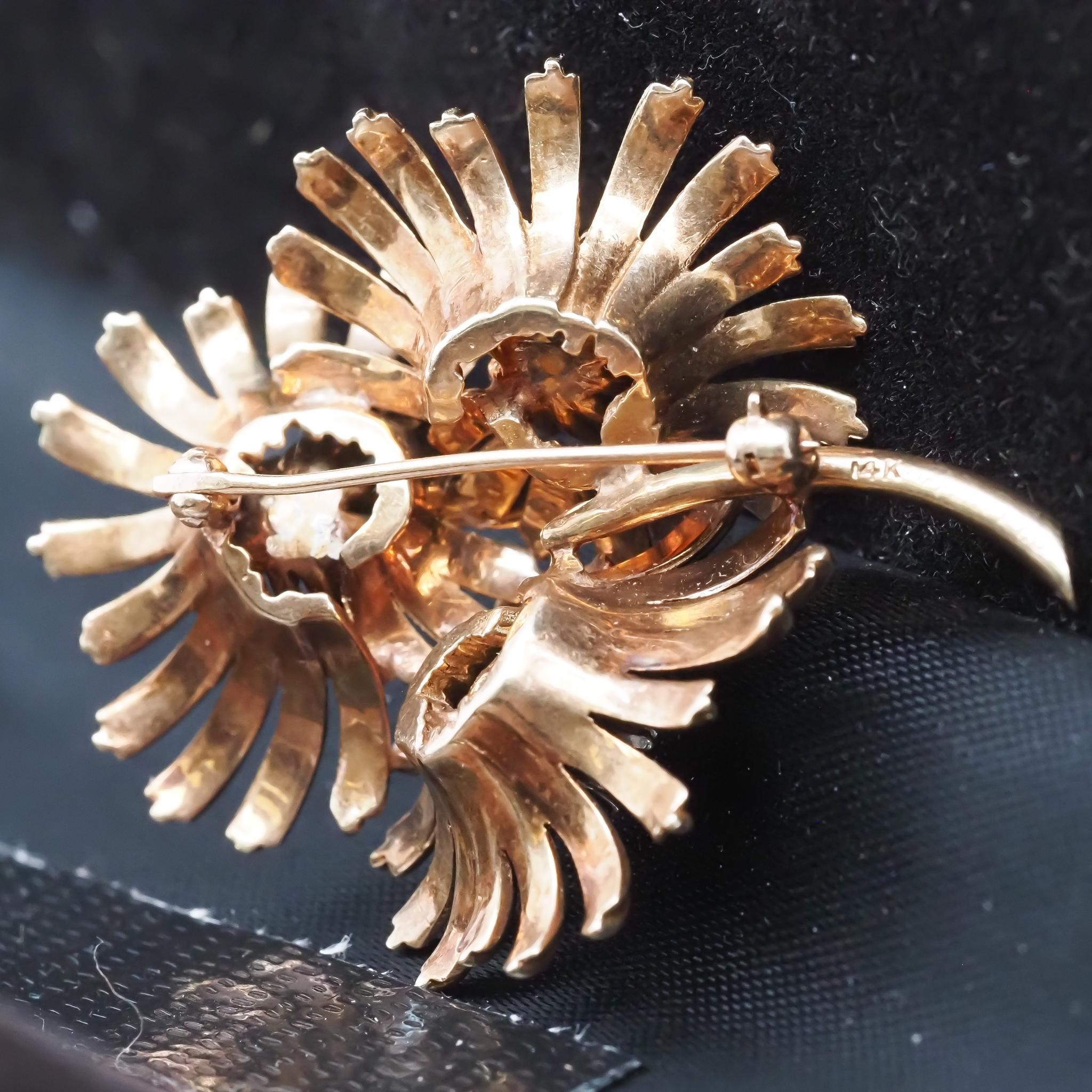 Broche de oro amarillo de 18 quilates Tiffany & Co. 1960 Flor de zafiro Margarita en venta 1
