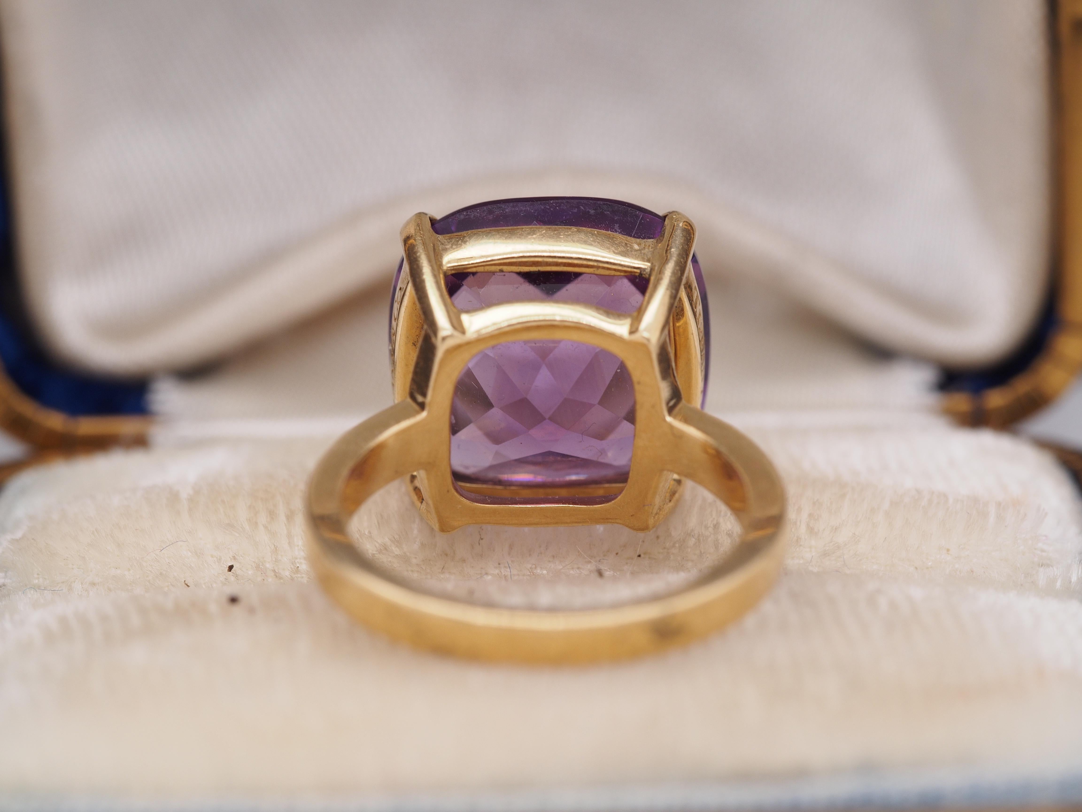18 Karat Gelbgold Tiffany & Co Amethyst-Ring mit funkelndem Ring (Antiker Kissenschliff) im Angebot