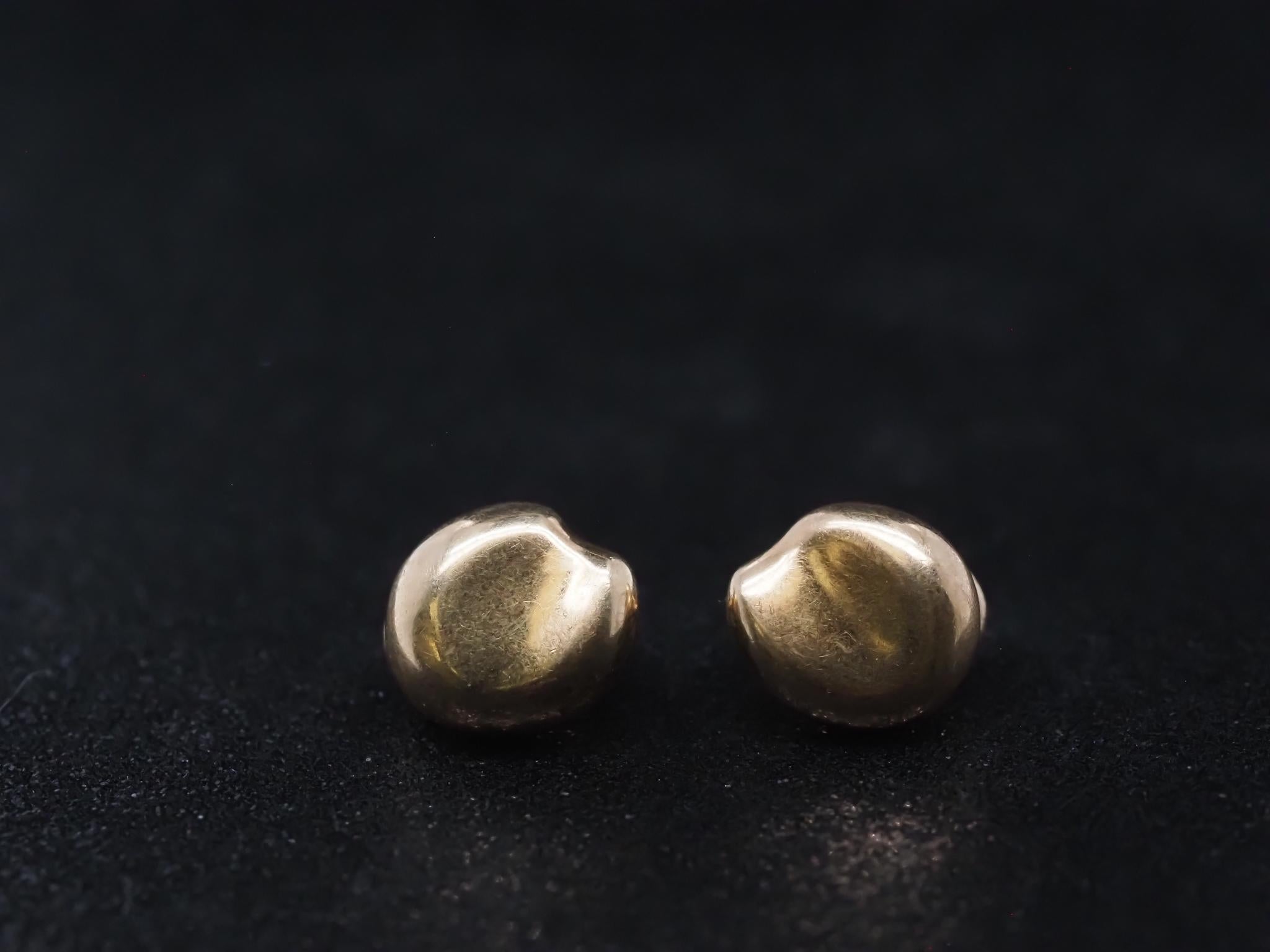 Jahr: 1990er Jahre

Artikel-Details:
Metall Typ: 18k Gelbgold [Gepunzt und geprüft]
Gewicht: 5,2 Gramm

Schöpfer: Tiffany & Co, Elsa Peretti

Abmessungen: 13 mm lang
Zustand: Ausgezeichnet