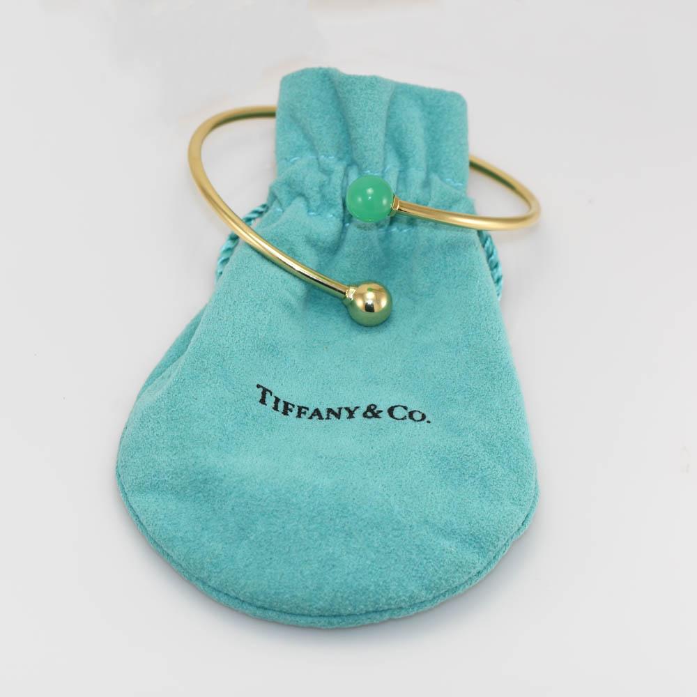 18k Yellow Gold Tiffany & Co. Hardware Ball Bypass Bangle Bracelet In Excellent Condition For Sale In Laguna Beach, CA