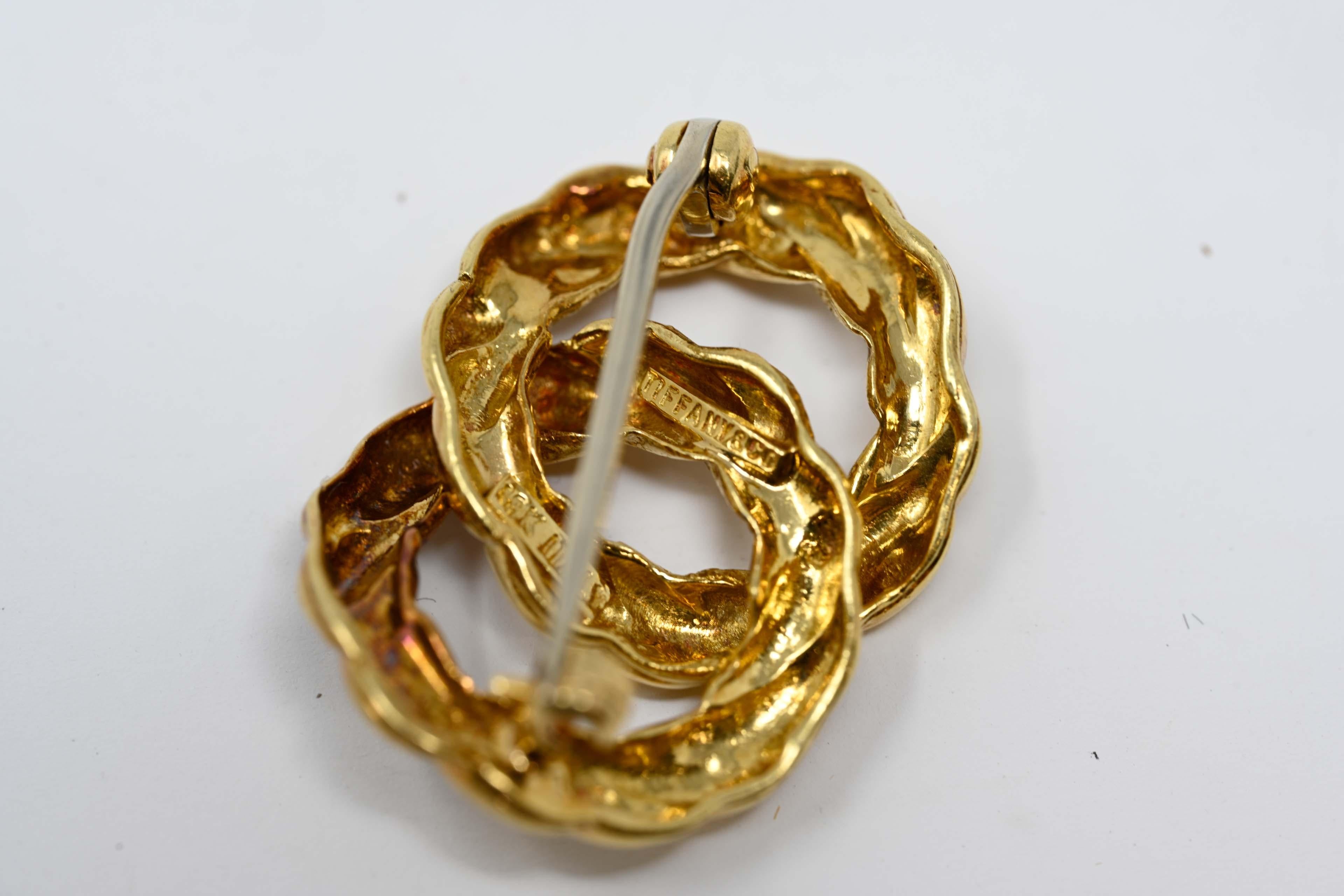 18k Yellow Gold Tiffany & Co Rope Knot Twist Brooch In Good Condition For Sale In Montreal, QC