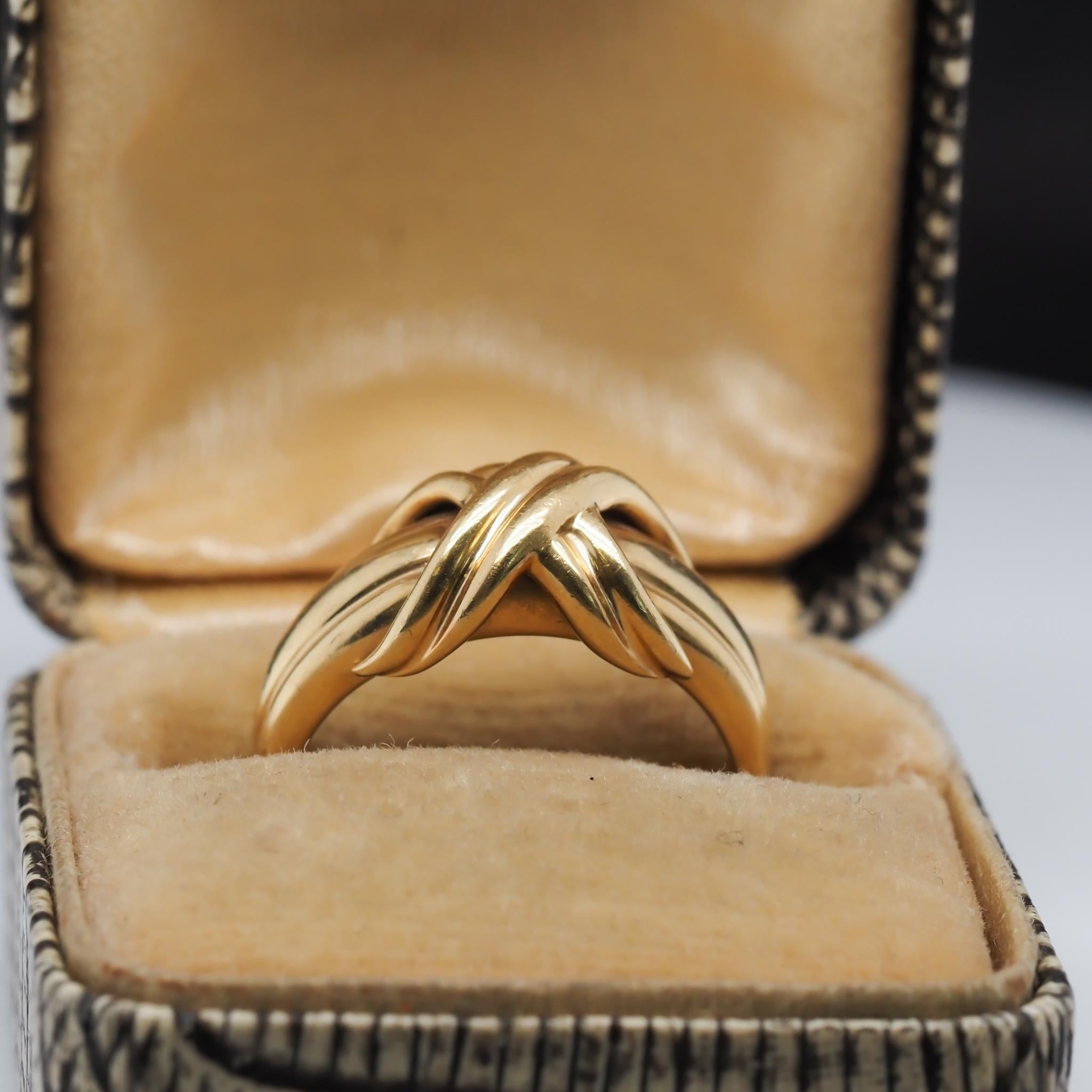 Contemporary 18k Yellow Gold Tiffany & Co Signature x Ring For Sale