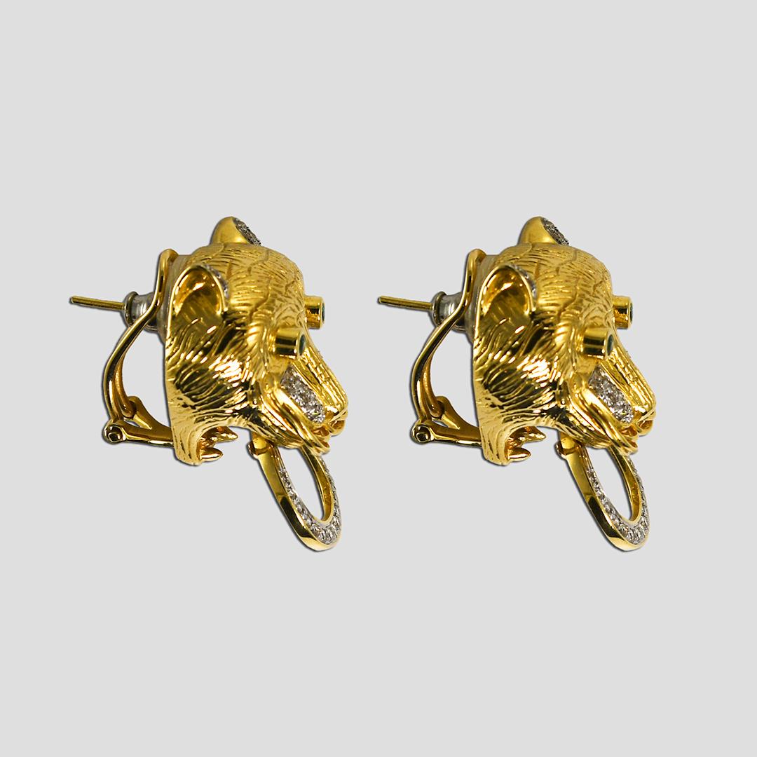 18k yellow gold and diamond, tiger head earrings.
Stamped 18k, 750, and weighs 23 grams.
The diamonds are round brilliant cuts, .25 total carats,and good quality.
Each tiger head measures 1 1/4 inches by 3/4 inches.
Posts with clip-backs for pierced