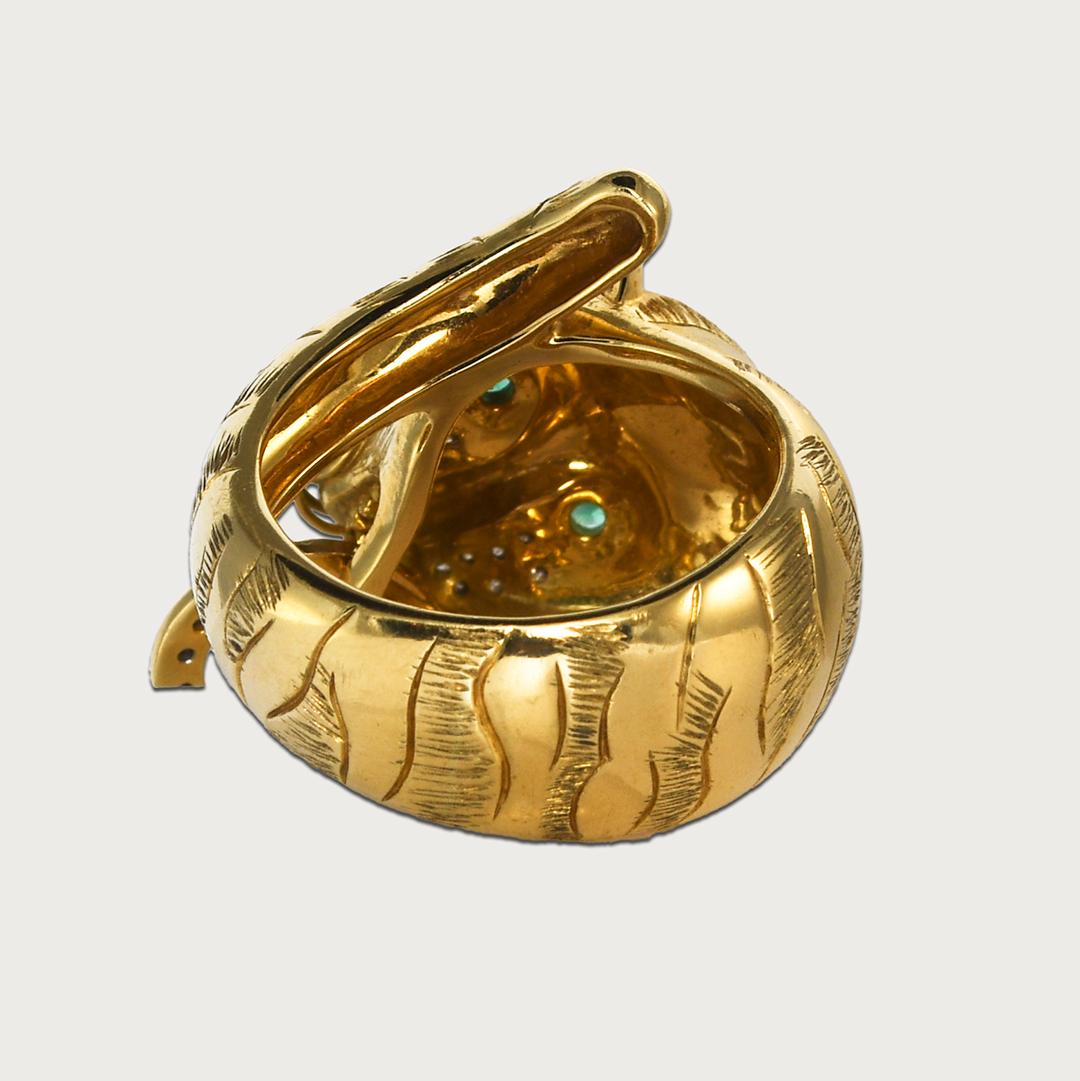 Bague tigre en or jaune 18 carats avec diamants Excellent état - En vente à Laguna Beach, CA