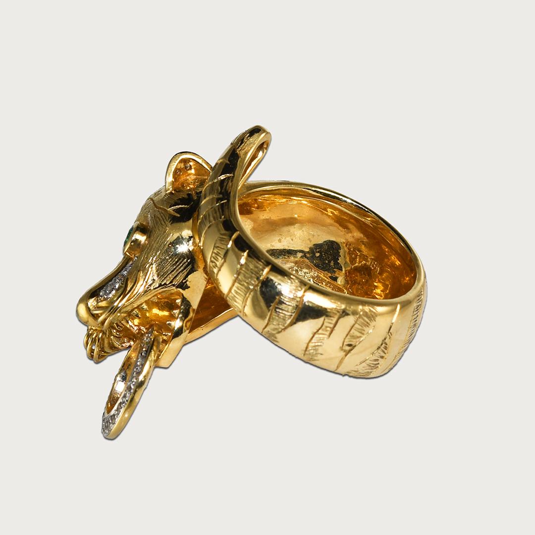Bague tigre en or jaune 18 carats avec diamants Unisexe en vente