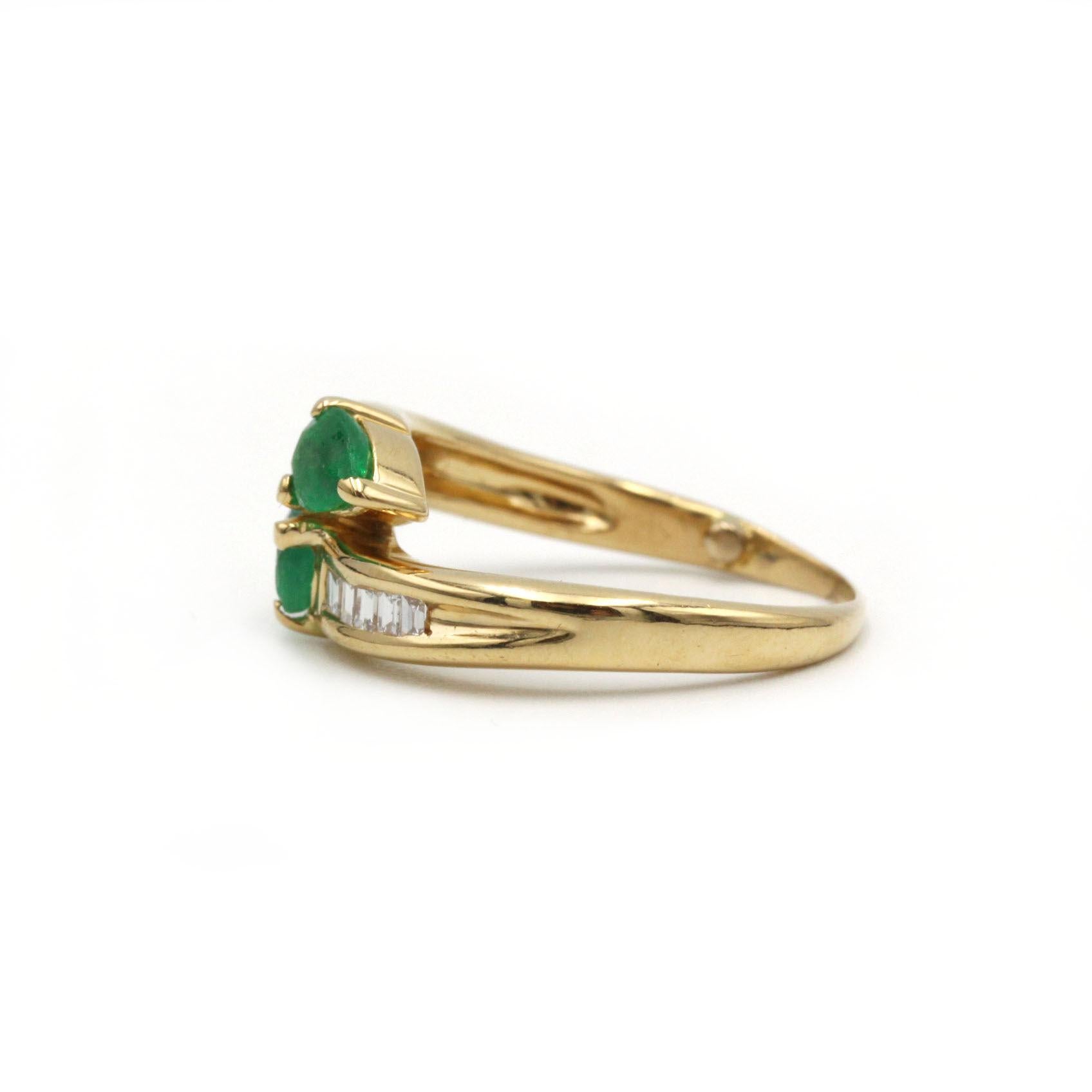 Contemporain Bague Toi et Moi en or jaune 18 carats, émeraude en forme de poire et diamant baguette en vente