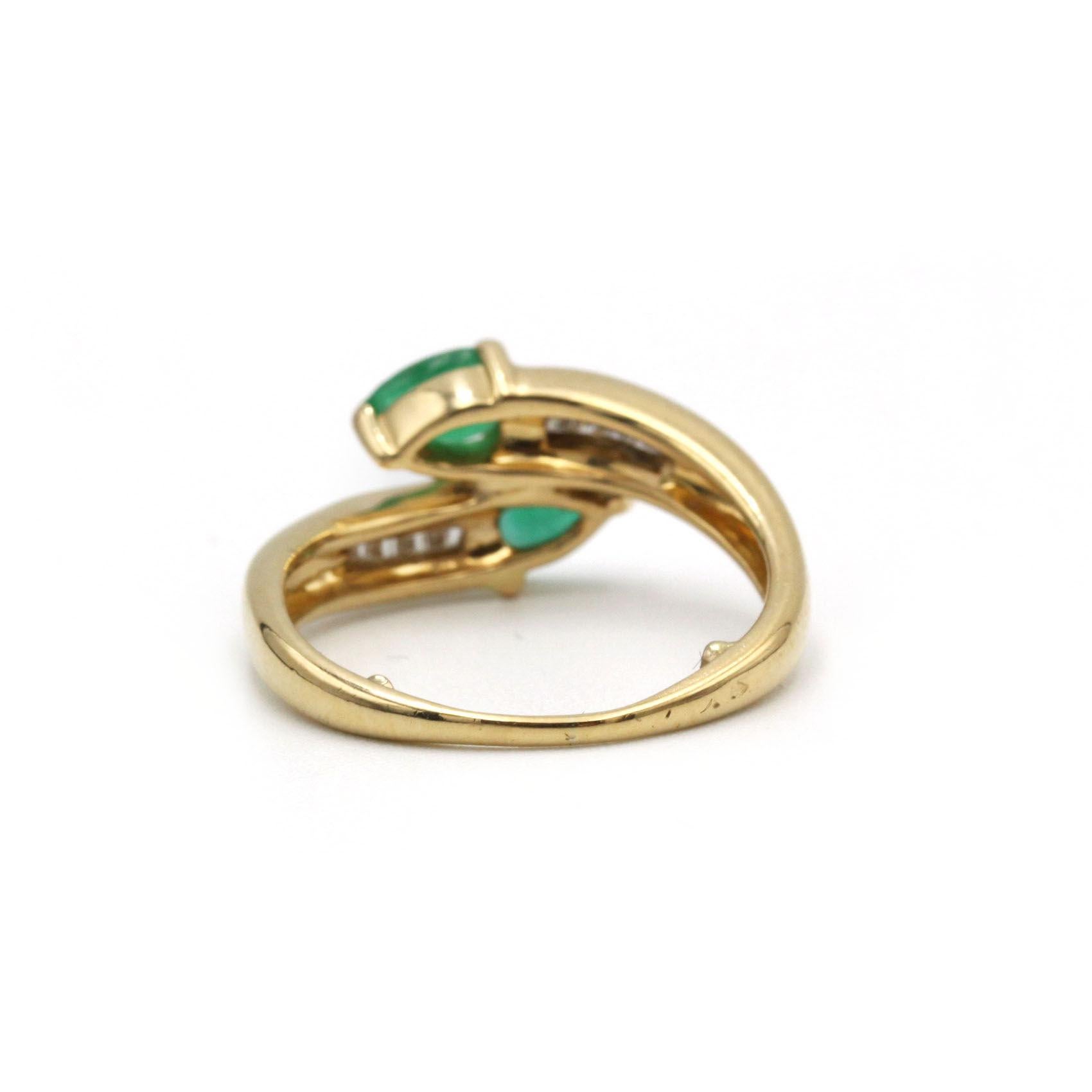 Bague Toi et Moi en or jaune 18 carats, émeraude en forme de poire et diamant baguette Bon état - En vente à MONTMORENCY, FR