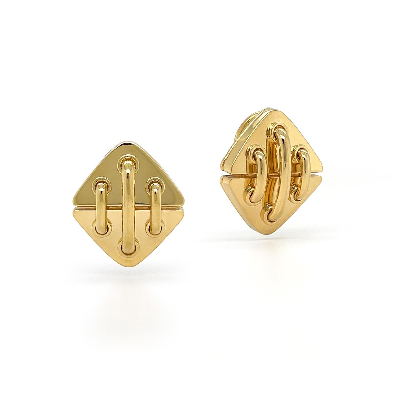 18K Yellow Gold Triangle Golden Stitch Clip-on Earrings In New Condition For Sale In New York, NY